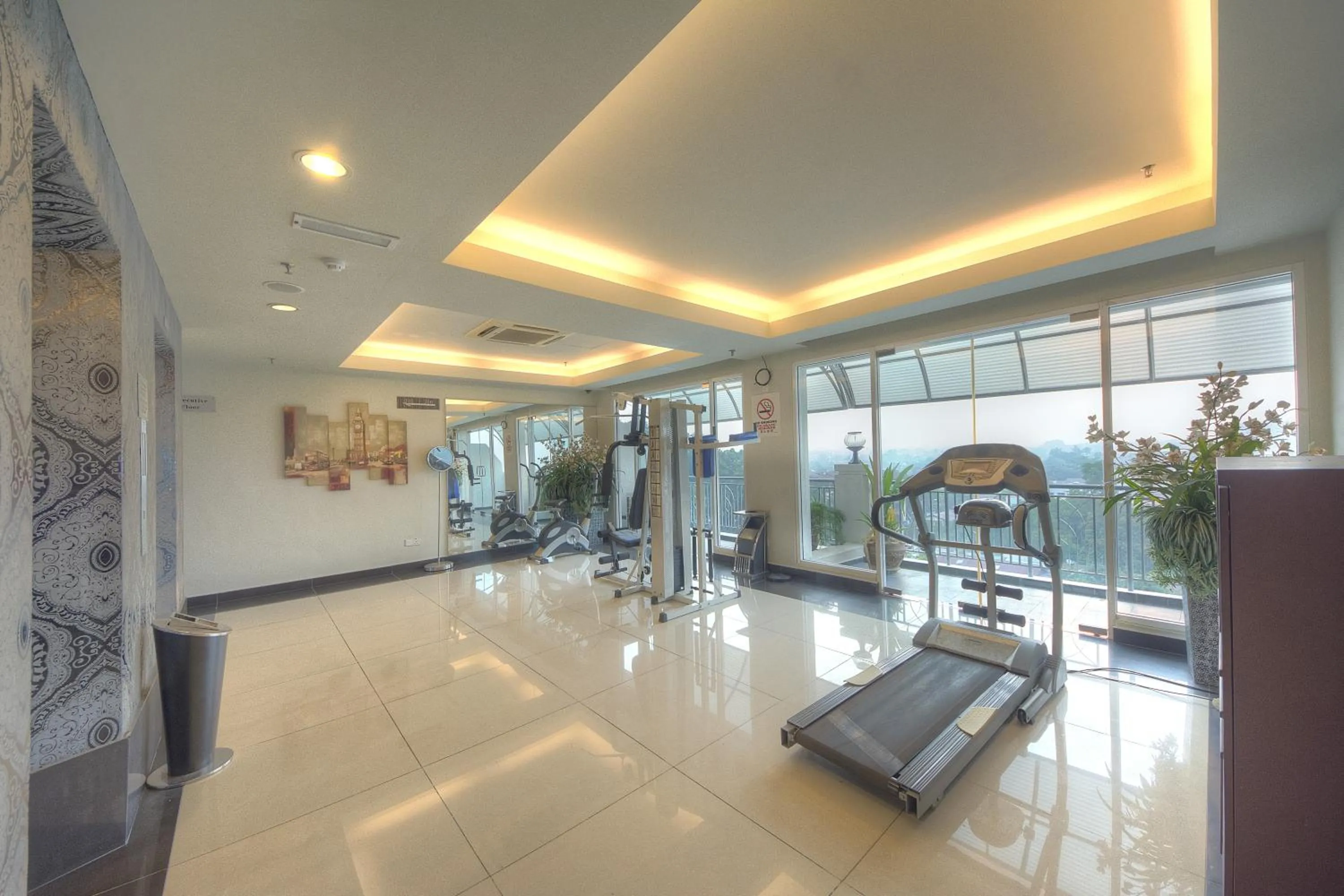Fitness centre/facilities in Arenaa Deluxe Hotel