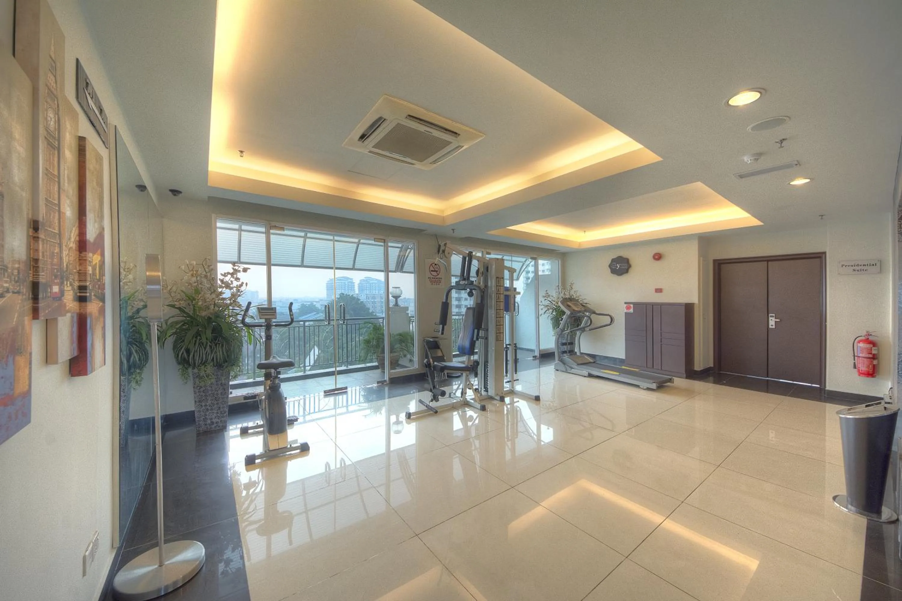 Fitness centre/facilities in Arenaa Deluxe Hotel