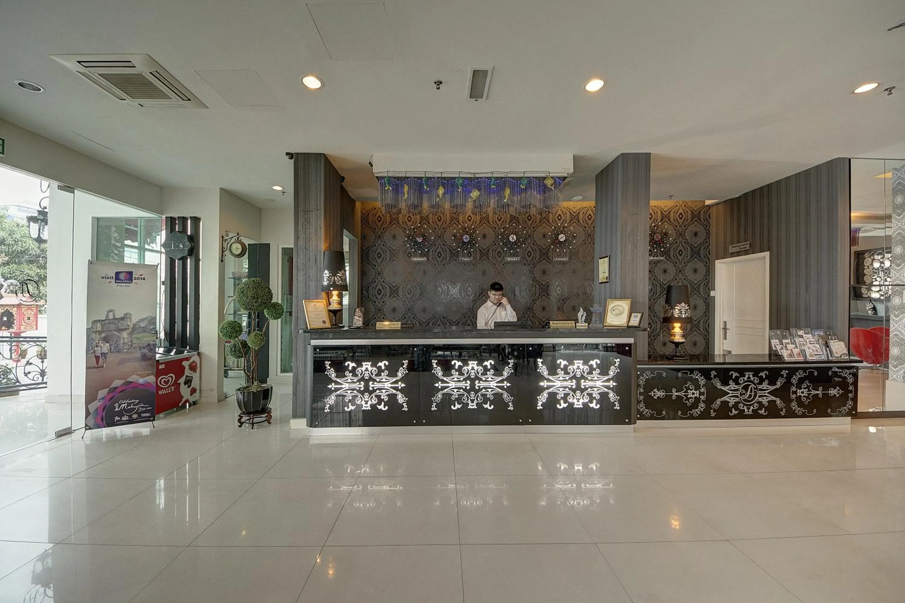 Lobby or reception in Arenaa Deluxe Hotel