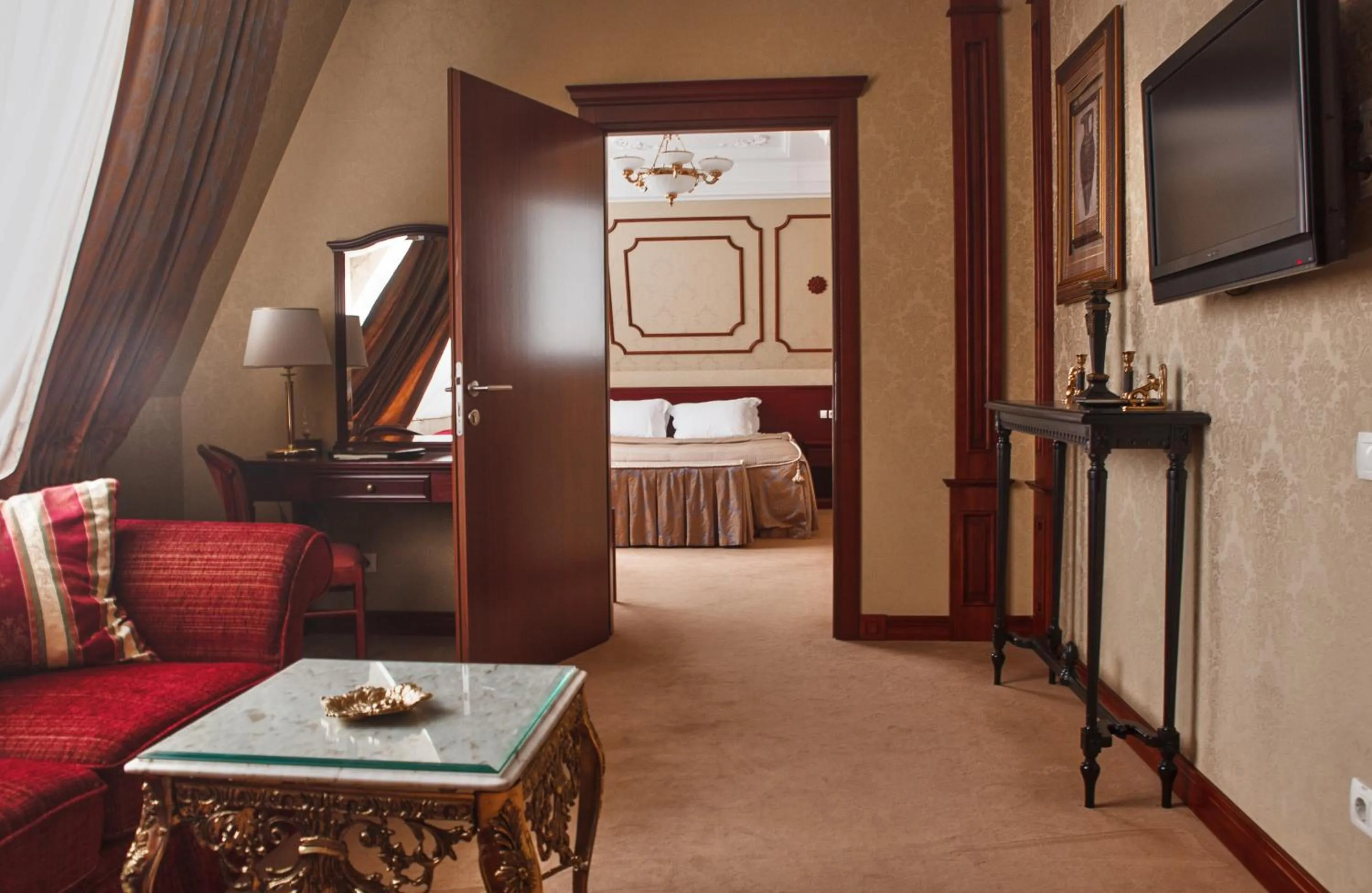 TV and multimedia, Bed in Aurora Premier Hotel