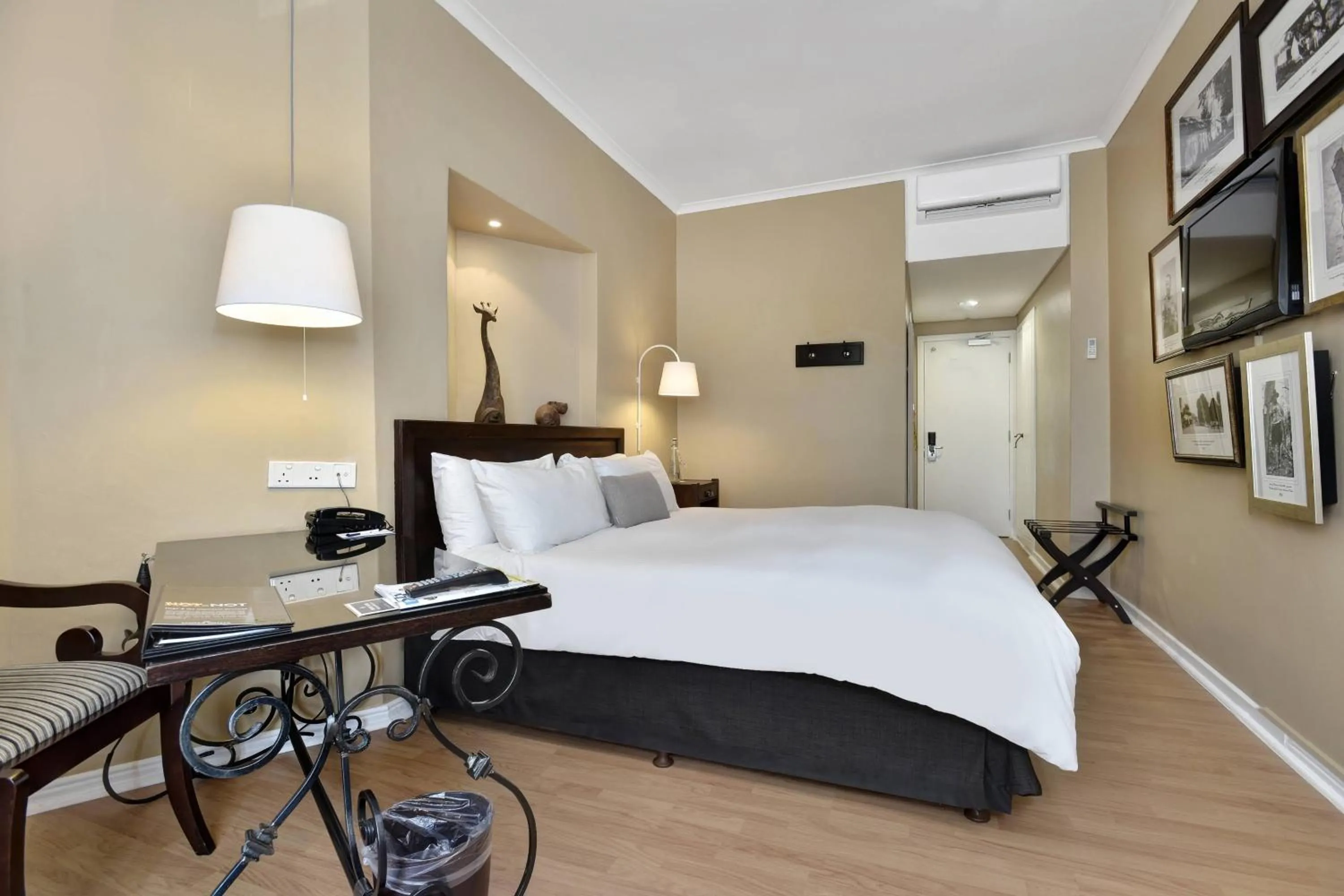 Photo of the whole room, Bed in Protea Hotel by Marriott Nelspruit