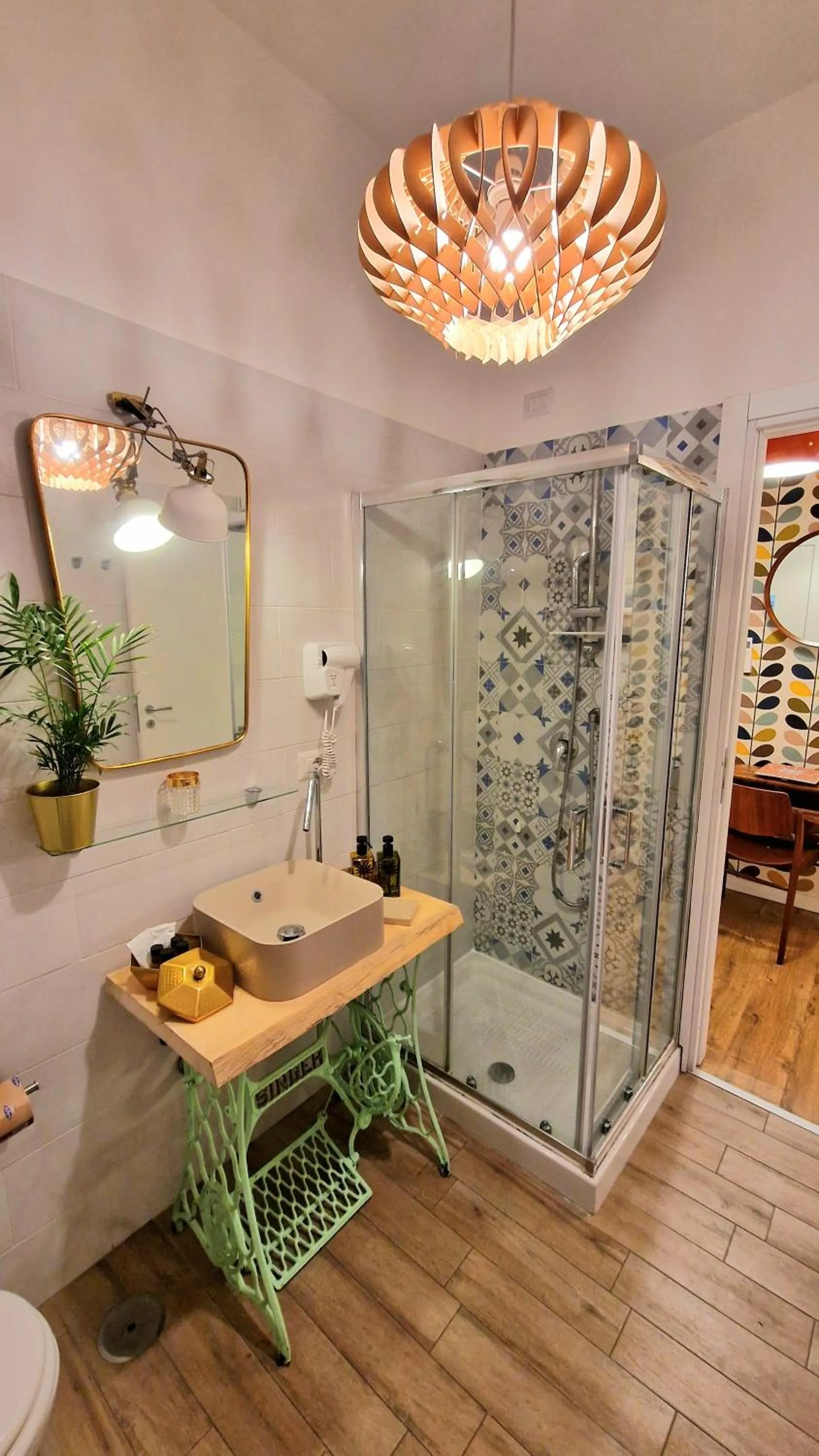 Shower in Napoli Tree - Lungomare