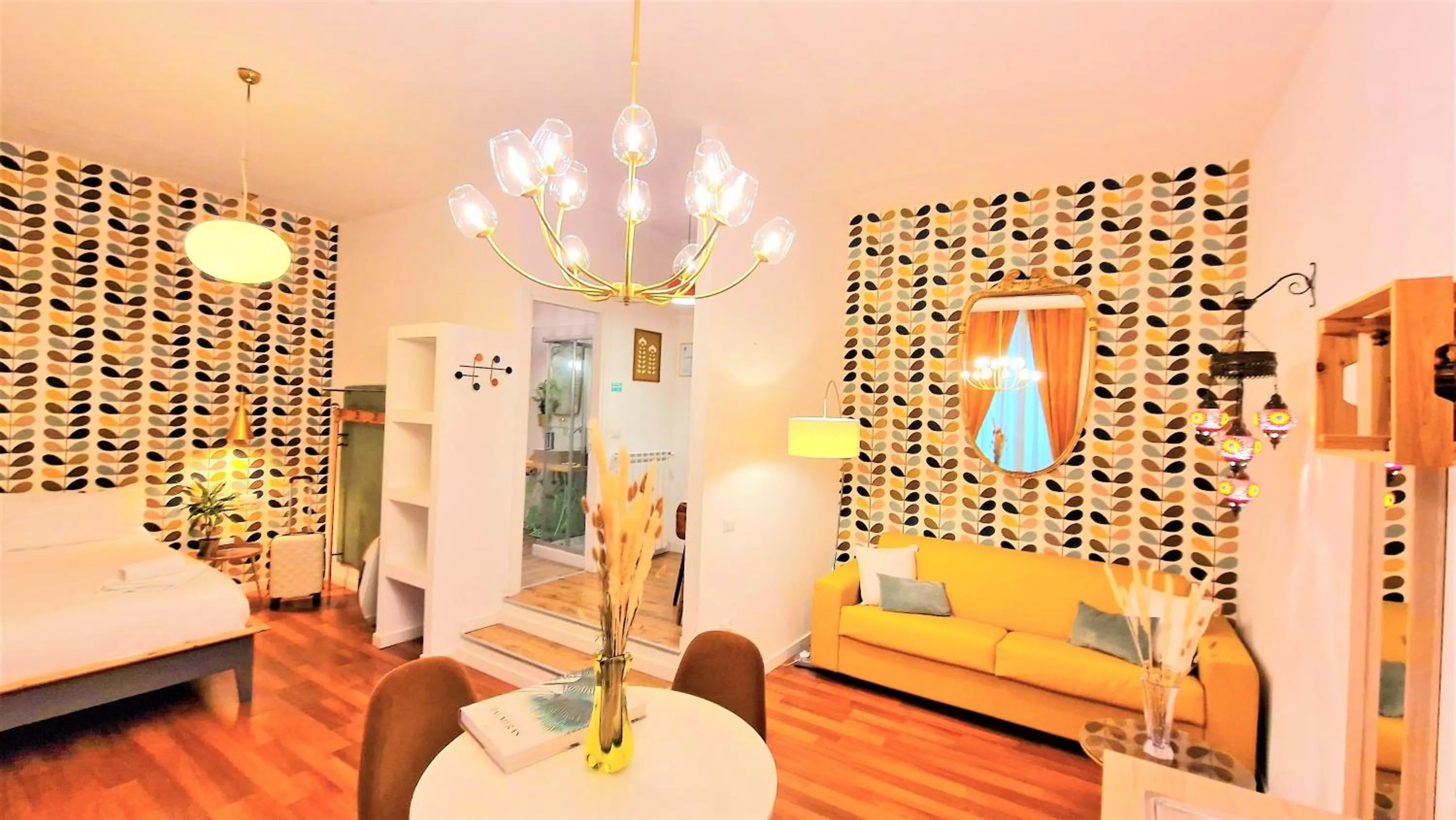 Photo of the whole room, Bed in Napoli Tree - Lungomare