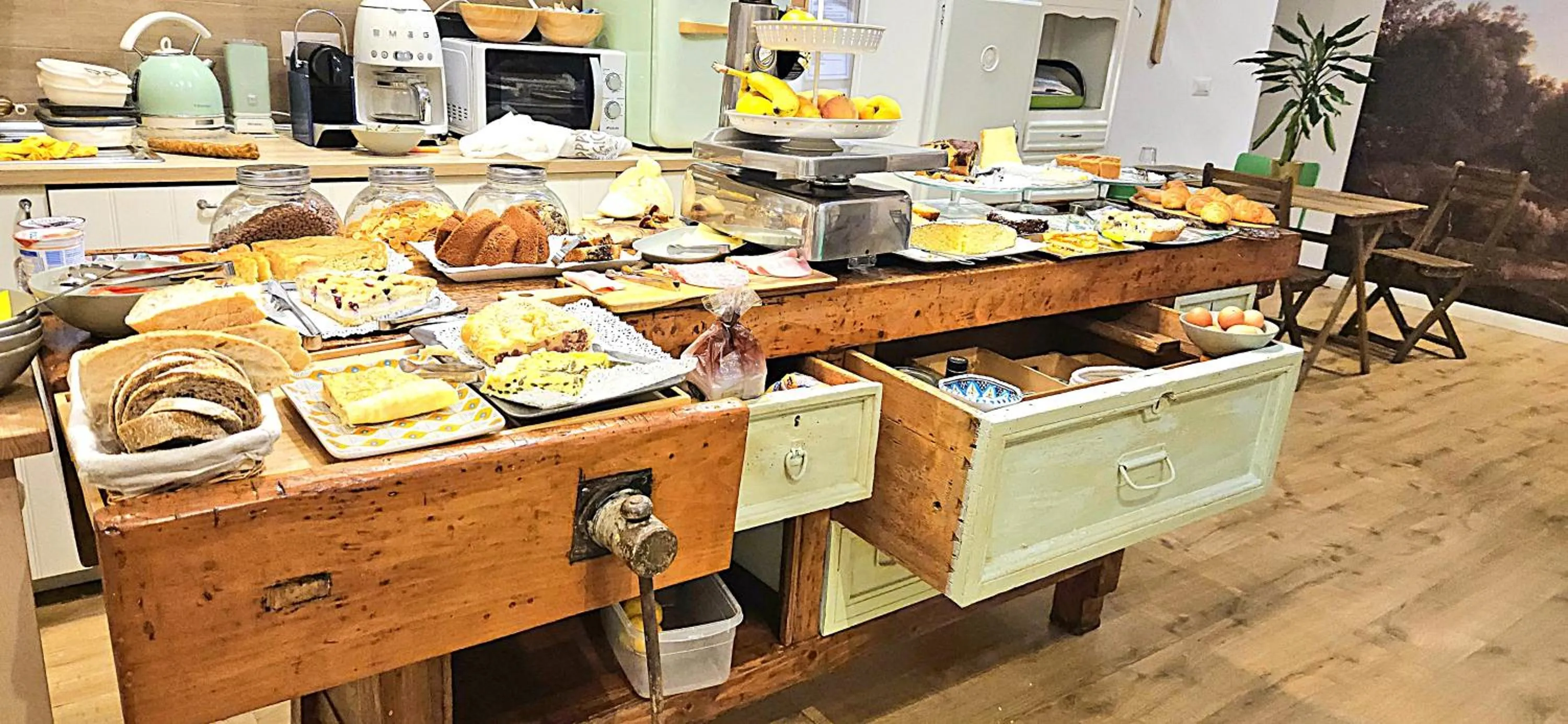 Breakfast in Napoli Tree - Lungomare