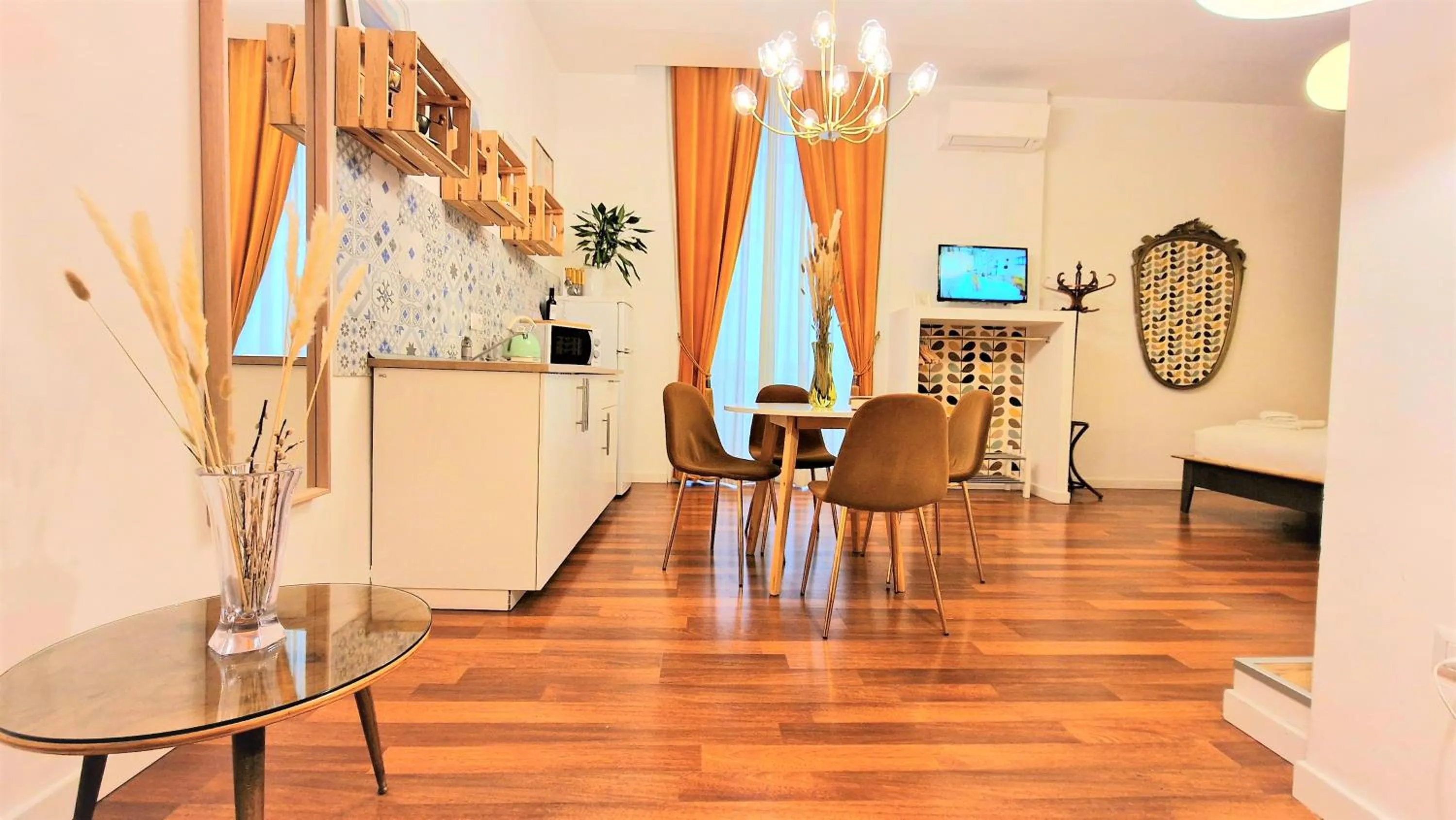 Photo of the whole room in Napoli Tree - Lungomare