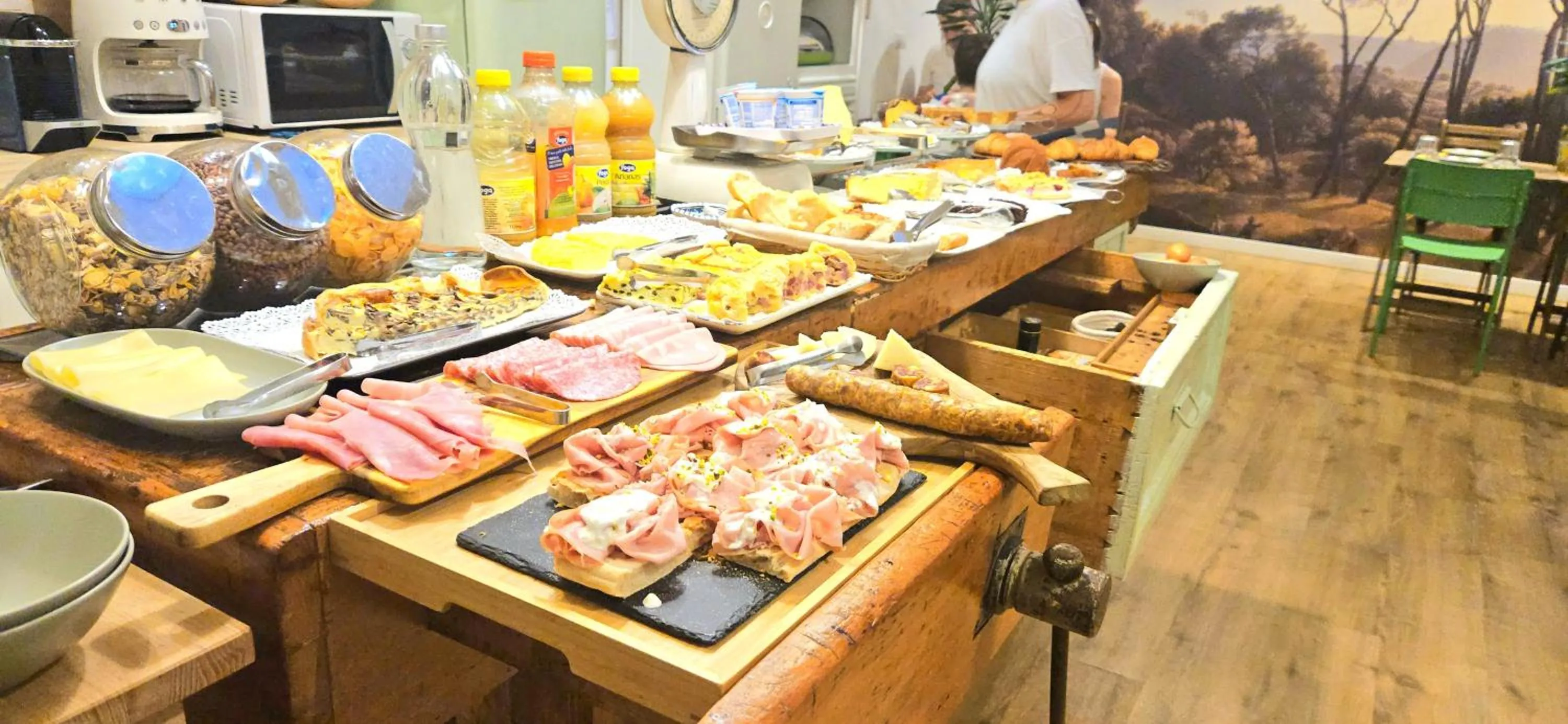 Food and drinks in Napoli Tree - Lungomare