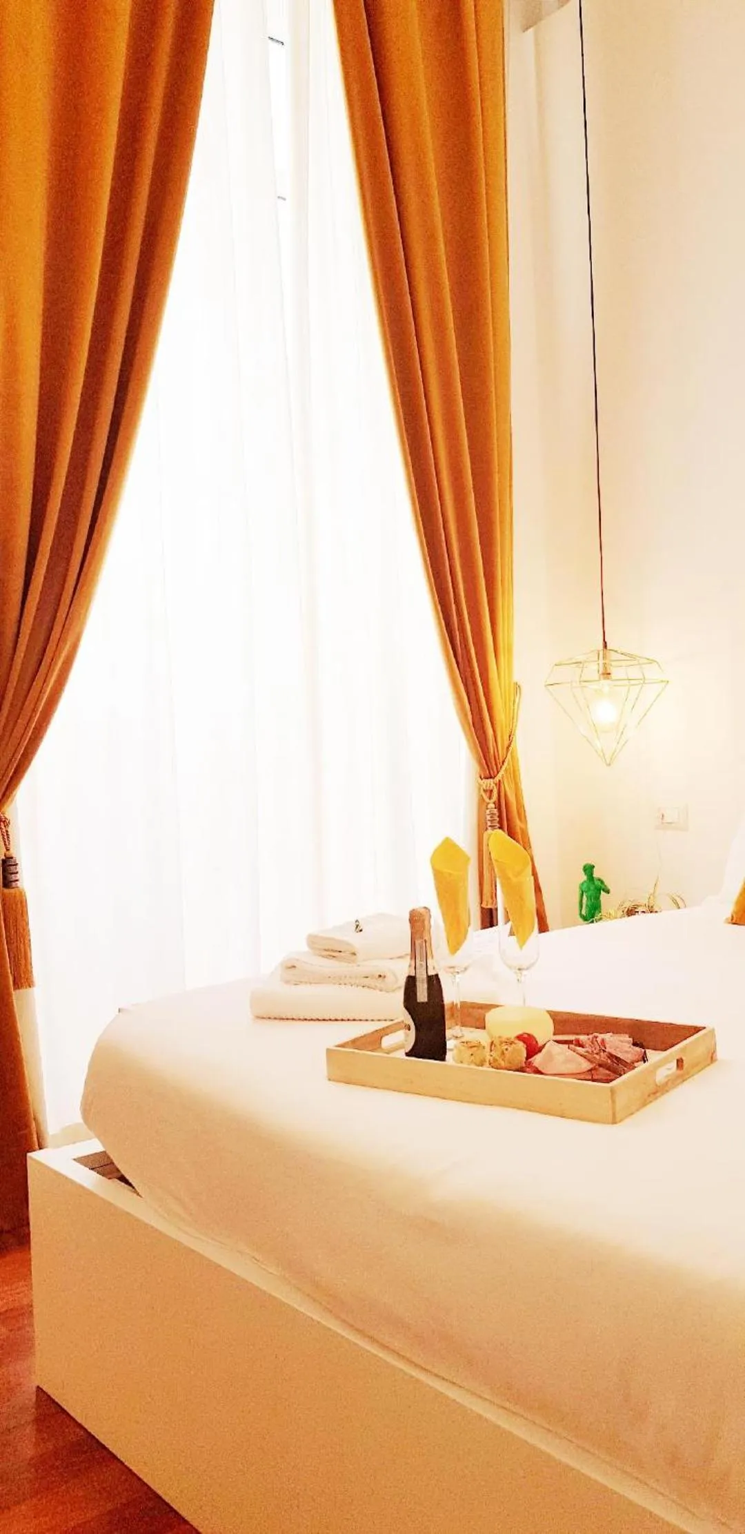 Drinks, Bed in Napoli Tree - Lungomare