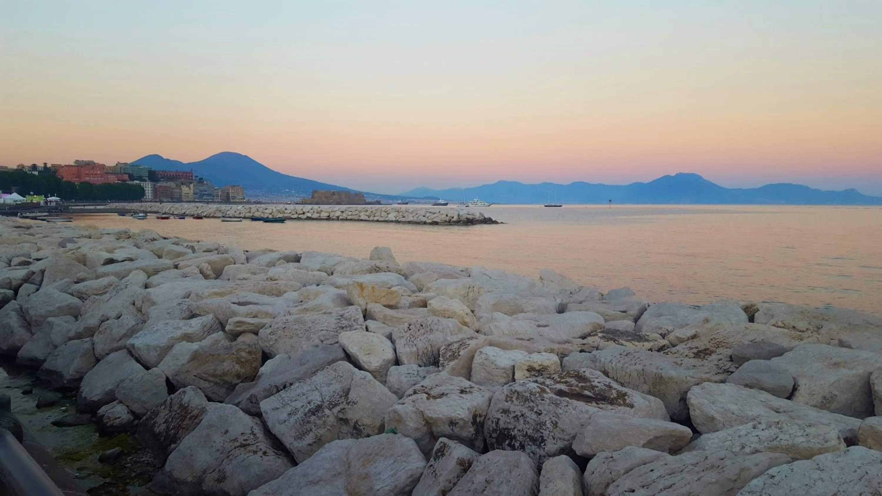 Property building in Napoli Tree - Lungomare