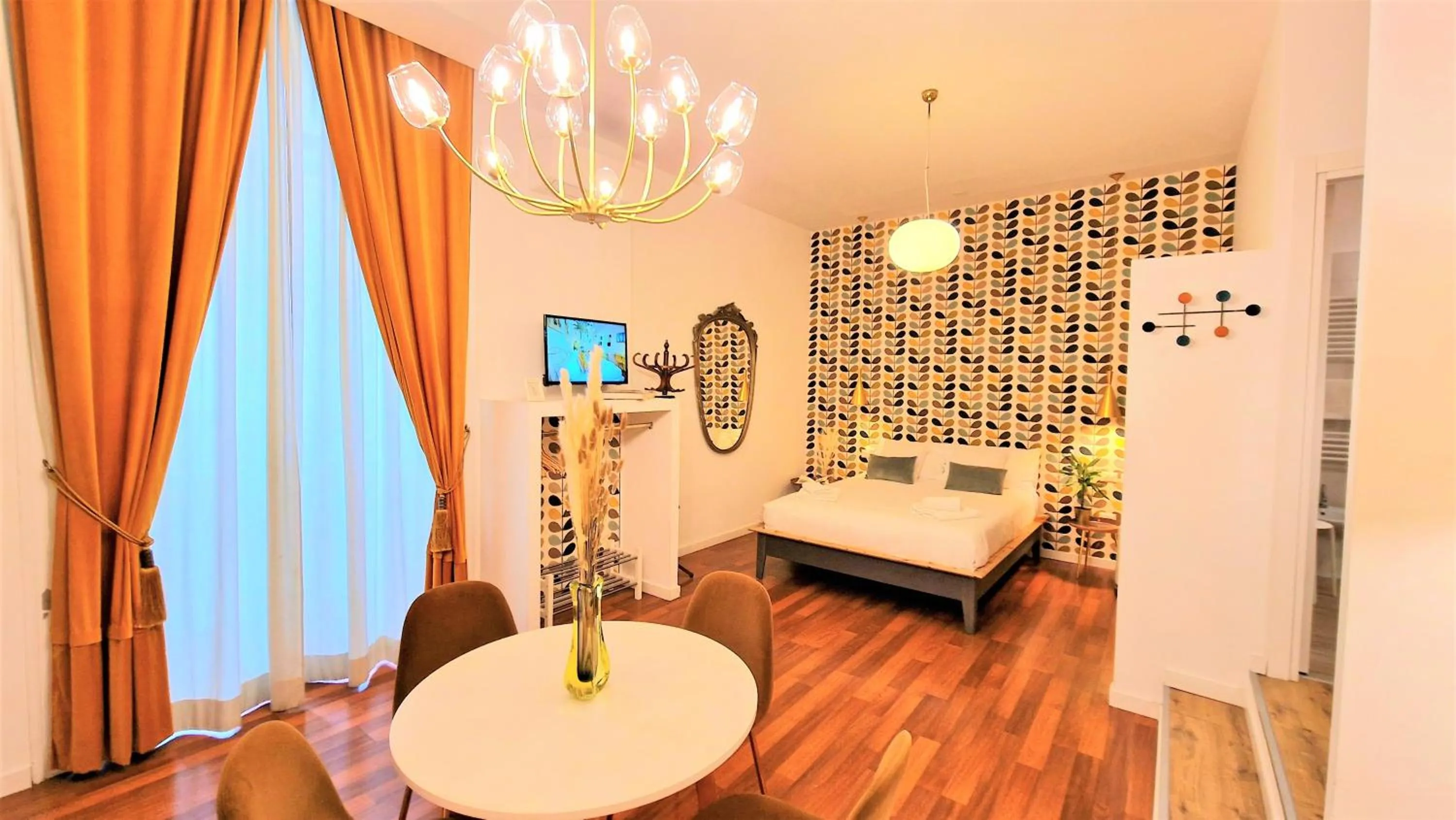 Photo of the whole room, Bed in Napoli Tree - Lungomare