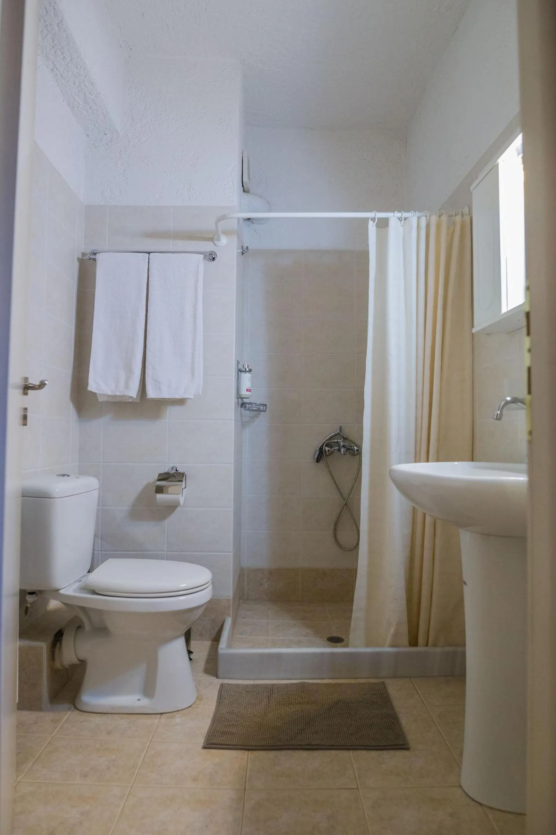 Bathroom in Faris Hotel