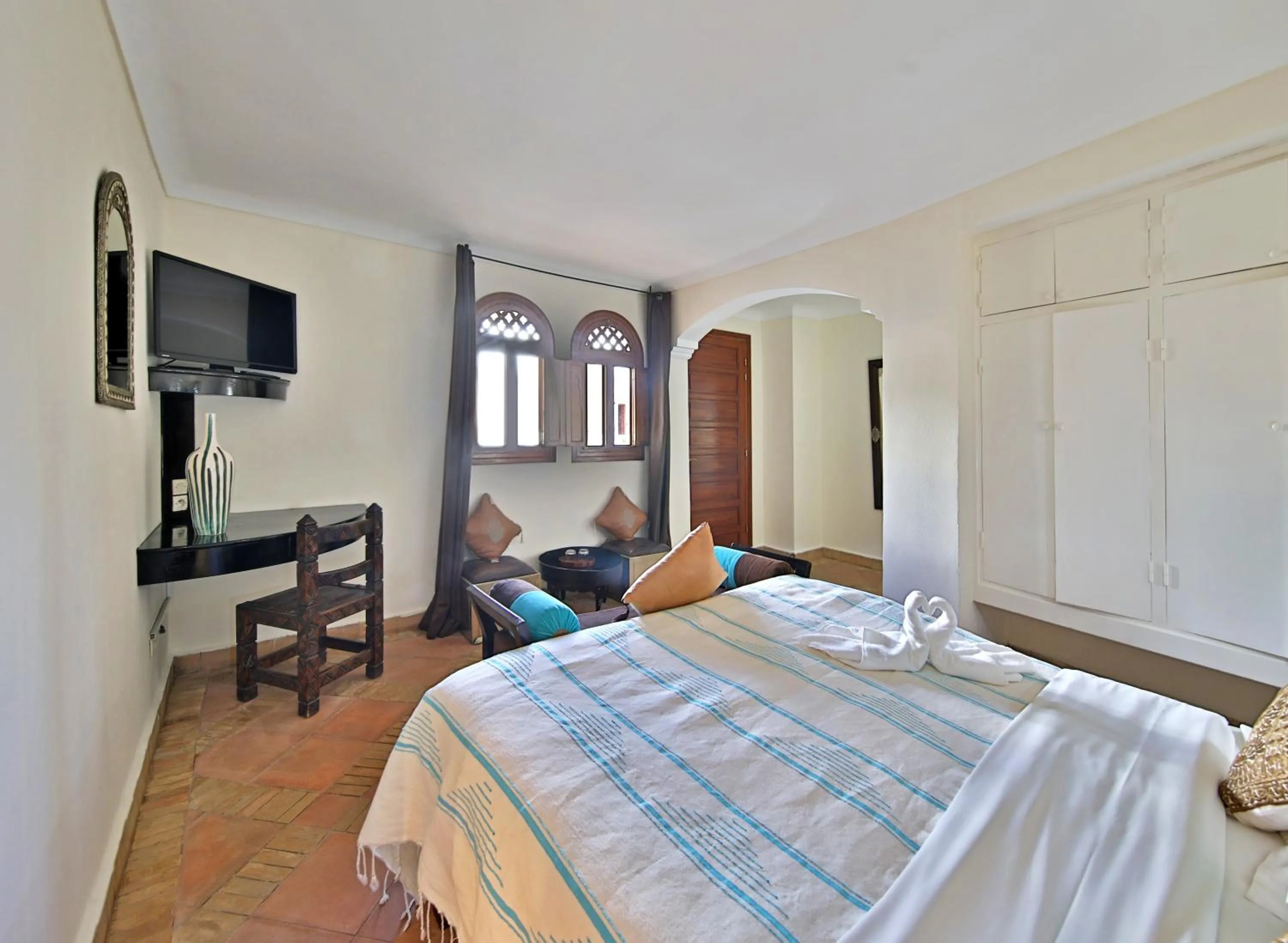 TV and multimedia, Bed in Riad Dar L'Oussia & SPA