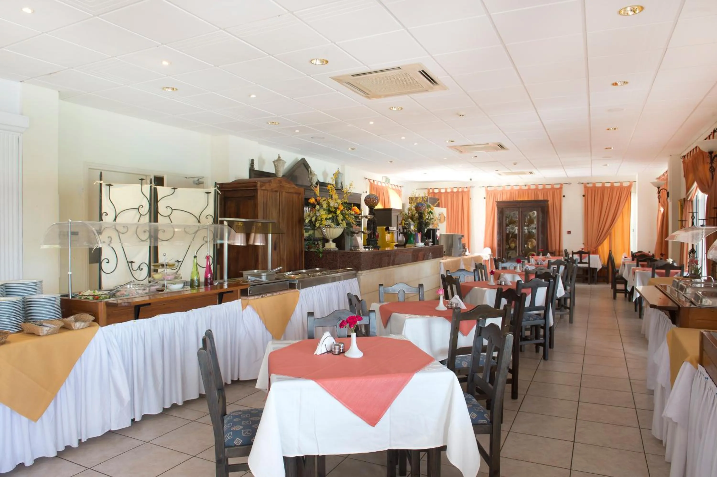 Restaurant/places to eat in Akamanthea Holiday Village