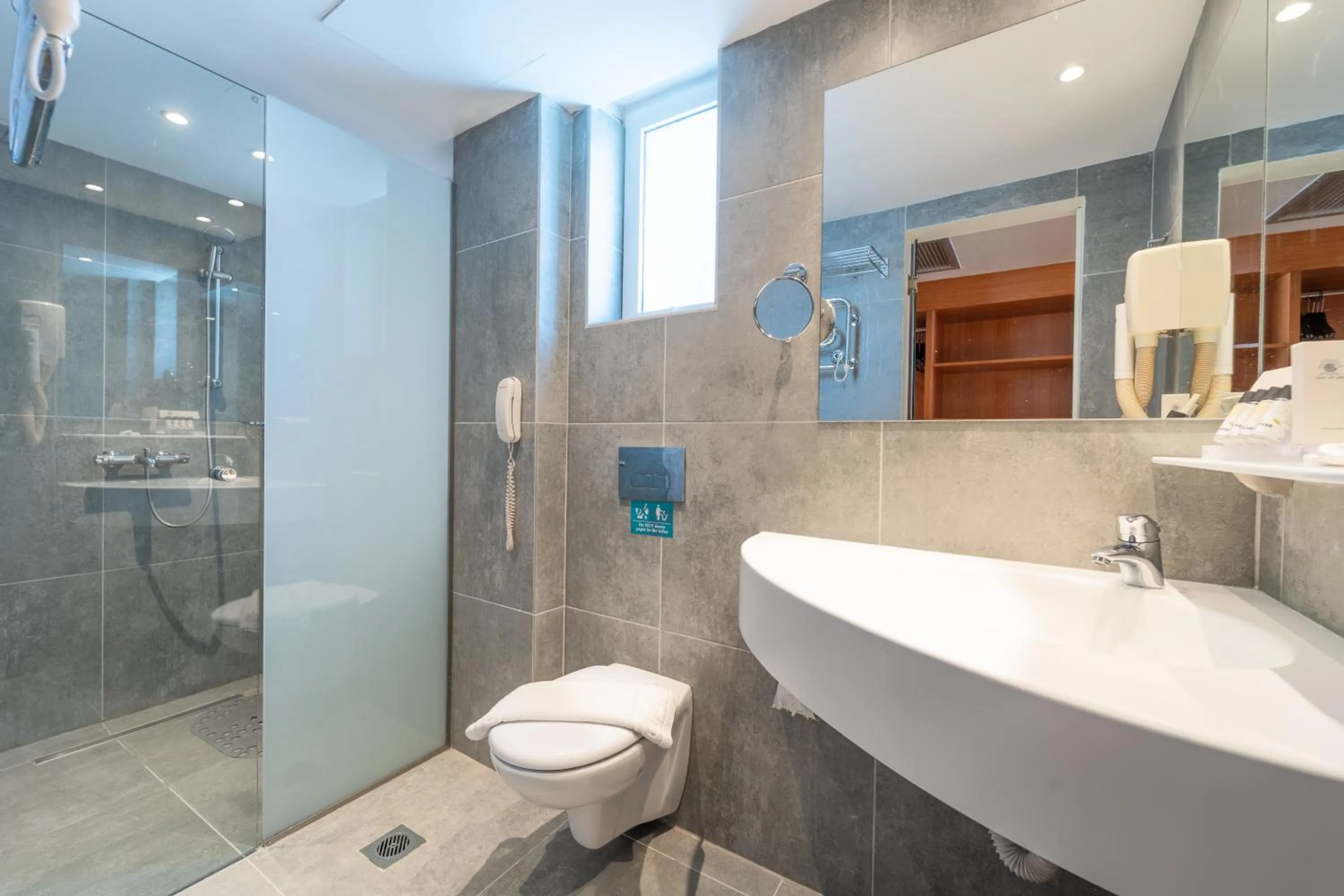 Shower in Arte Hotel