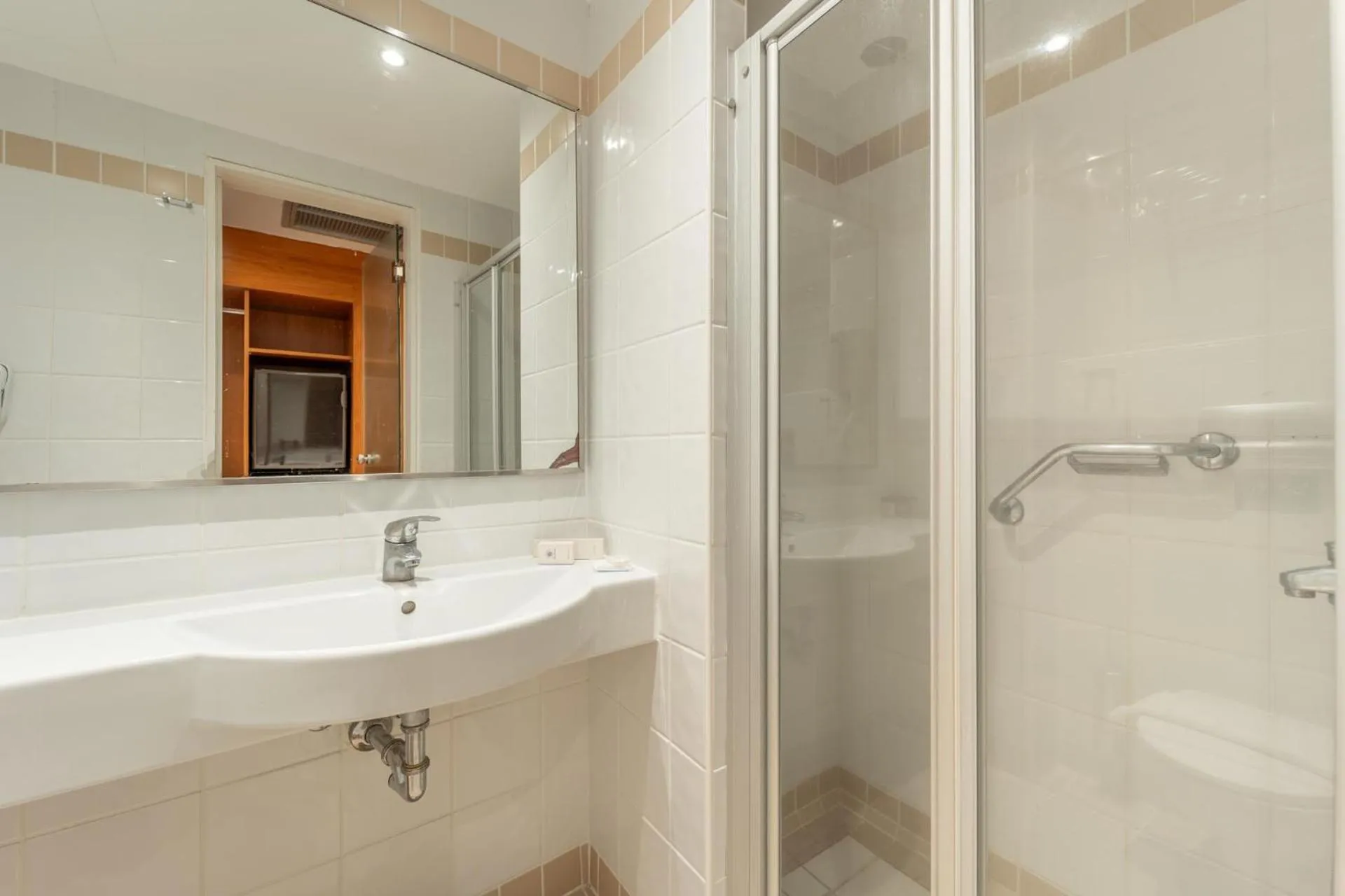 Shower in Arte Hotel