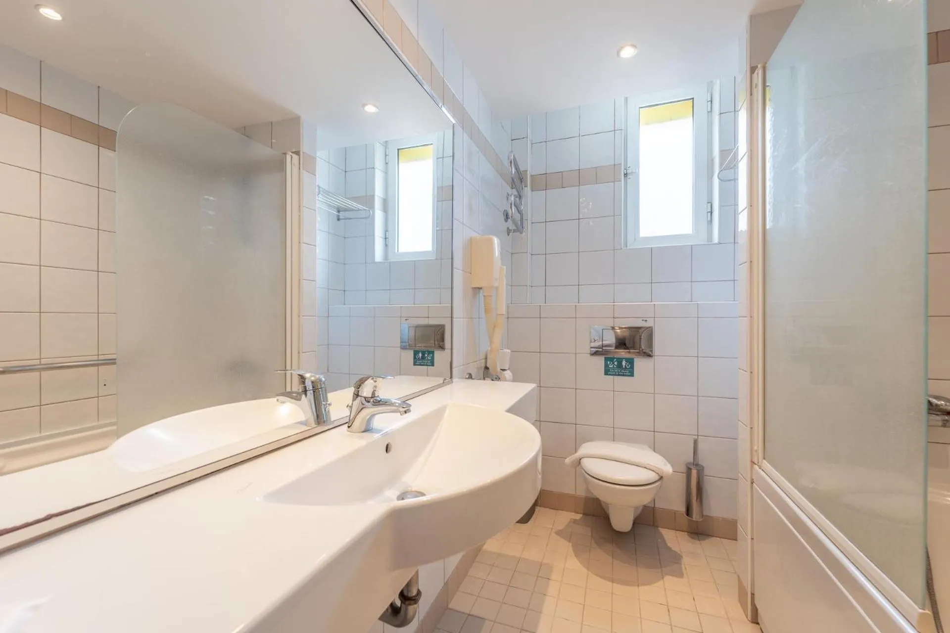 Shower in Arte Hotel