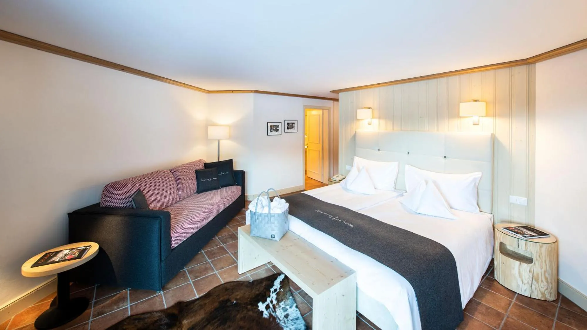 Photo of the whole room, Bed in GOLFHOTEL Les Hauts de Gstaad & SPA