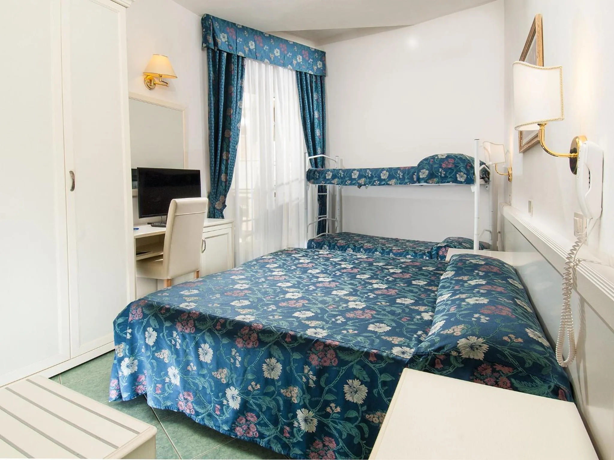 Photo of the whole room, Bed in Hotel Nord Est