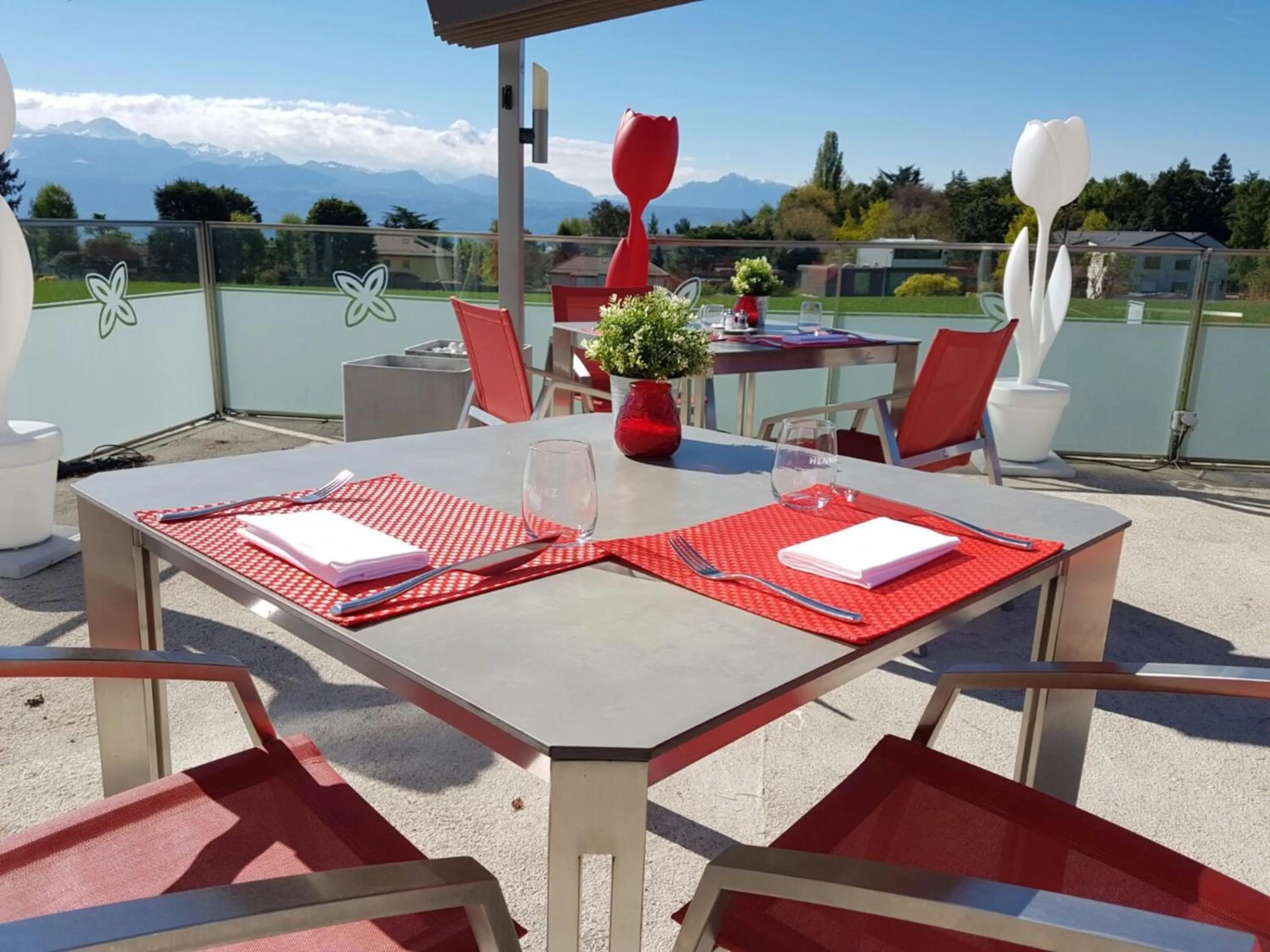 Restaurant/places to eat in Starling Hotel Lausanne