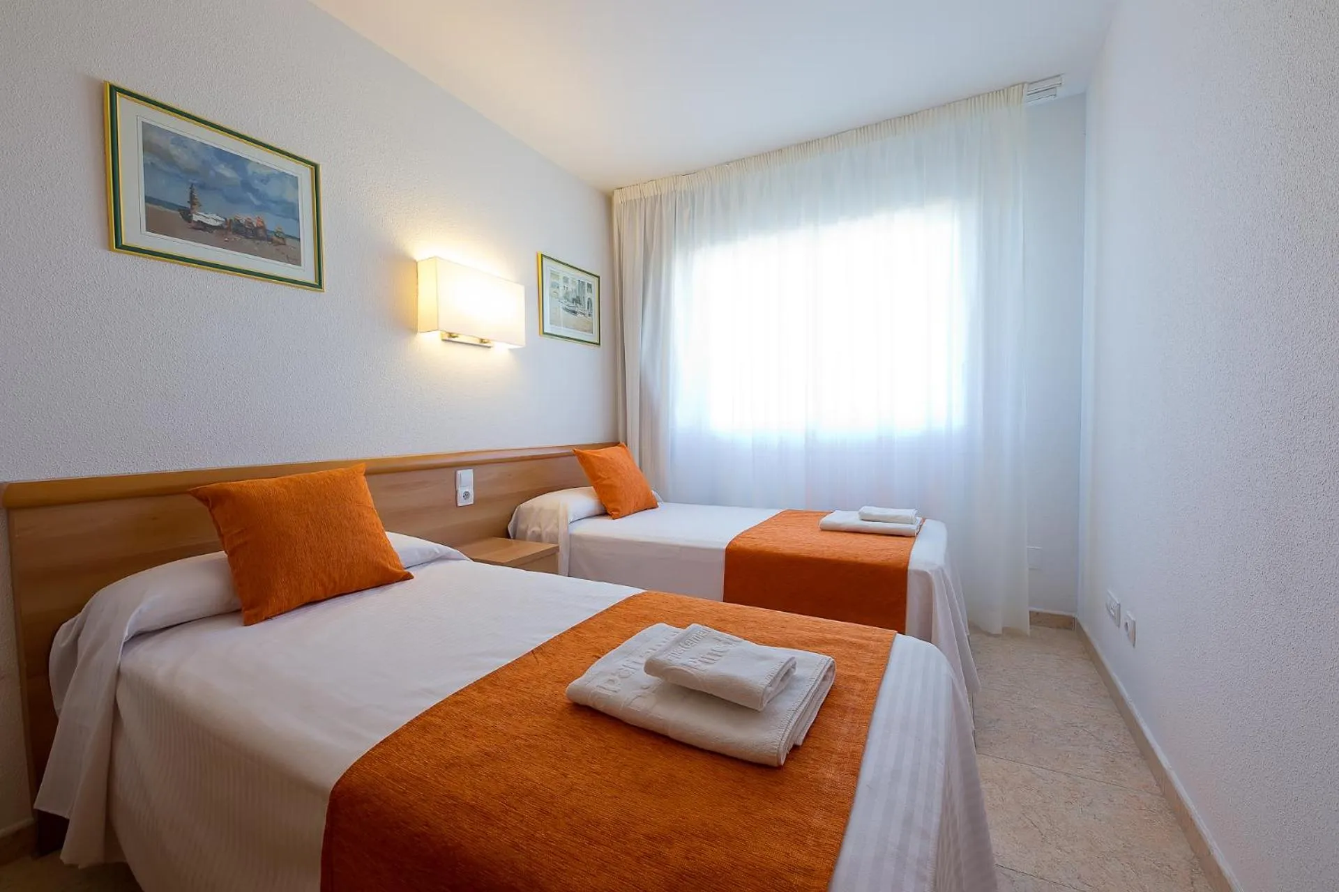 Photo of the whole room in Pineda Park