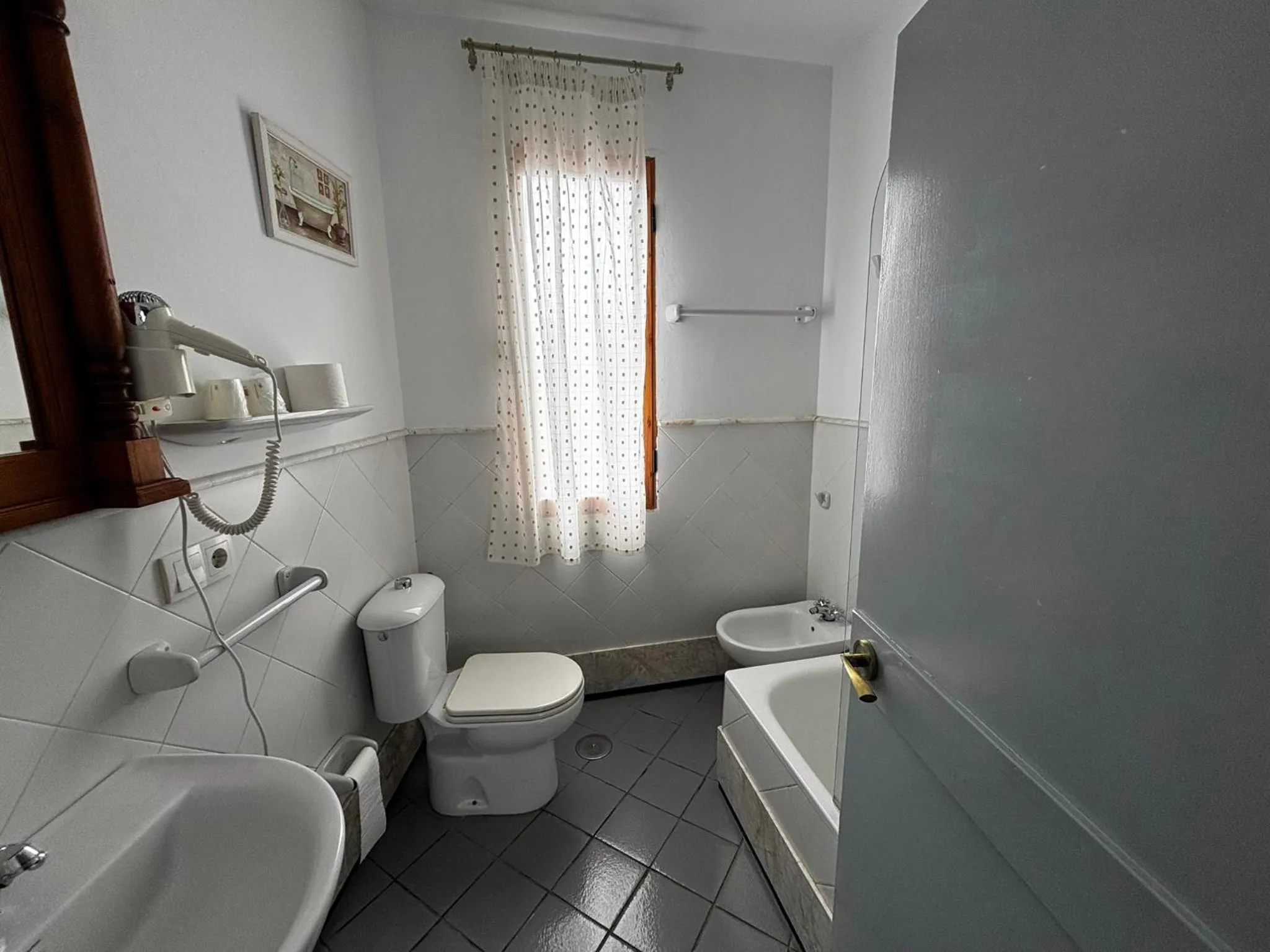 Toilet in Hotel Entreolivos