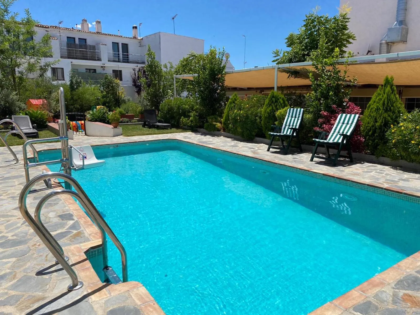 Swimming pool in Hotel Entreolivos