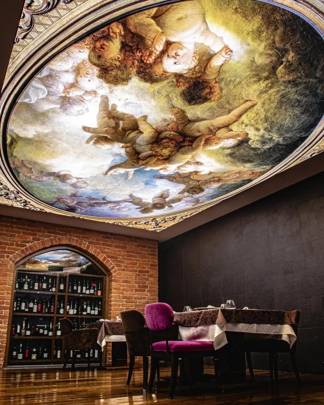 Restaurant/places to eat in Hotel Kaj