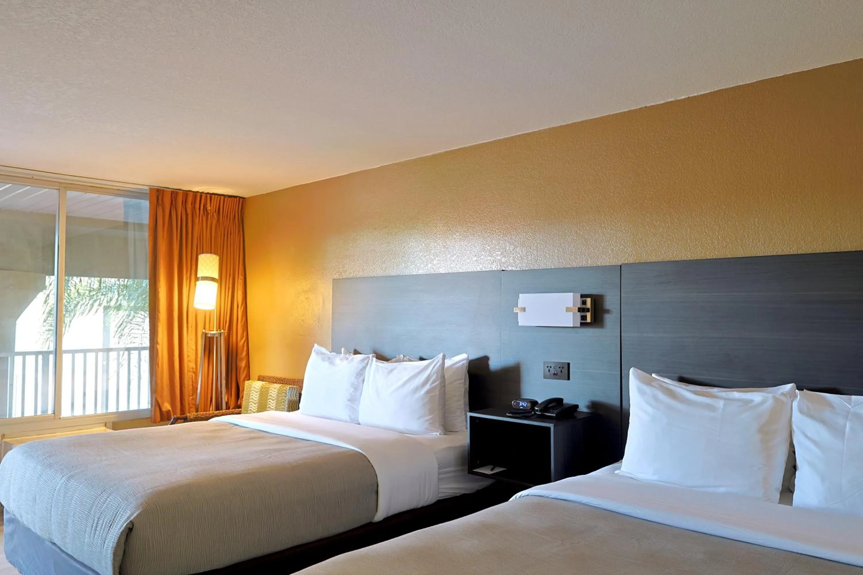 Bed in Quality Inn Kennedy Space Center