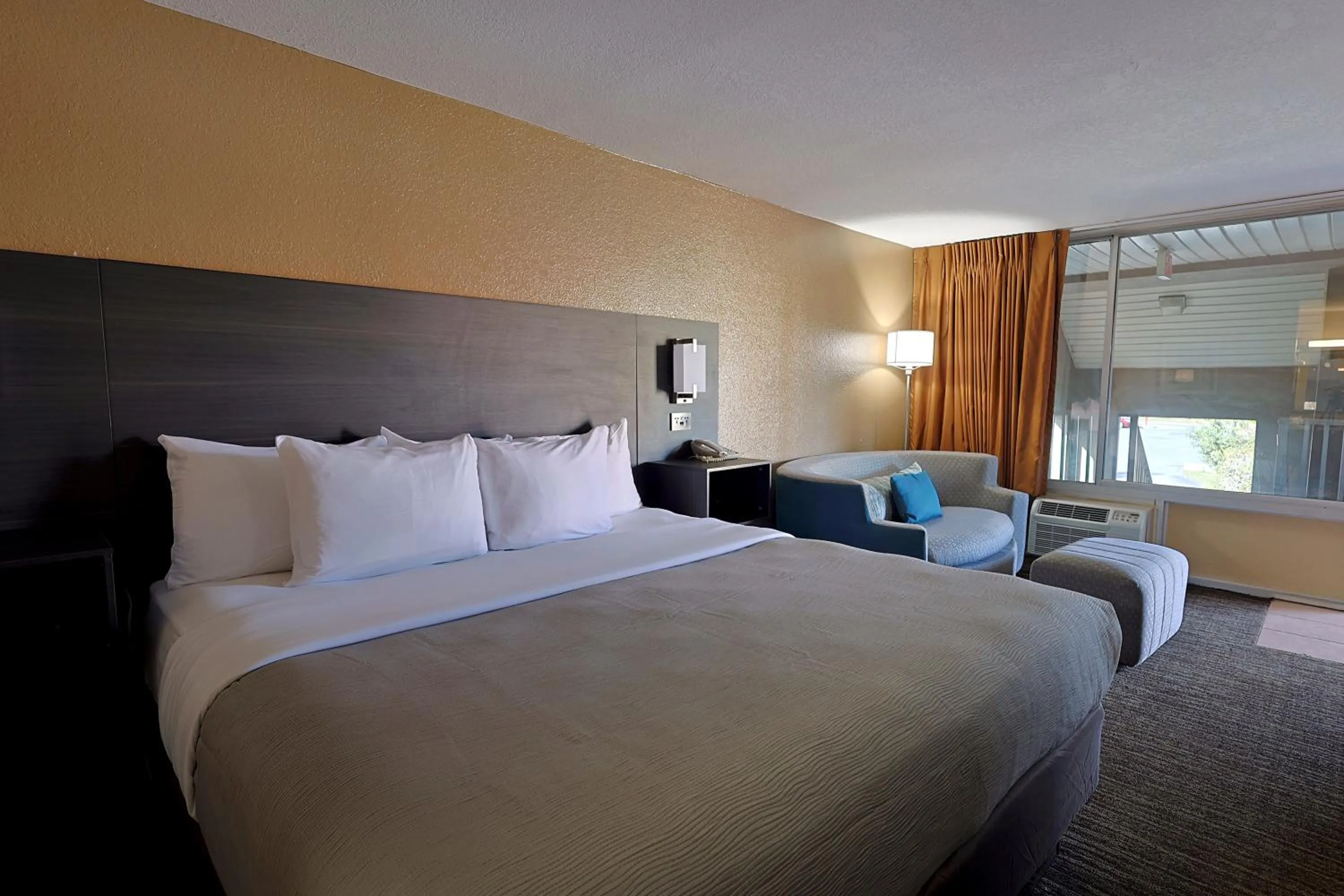 Bed in Quality Inn Kennedy Space Center