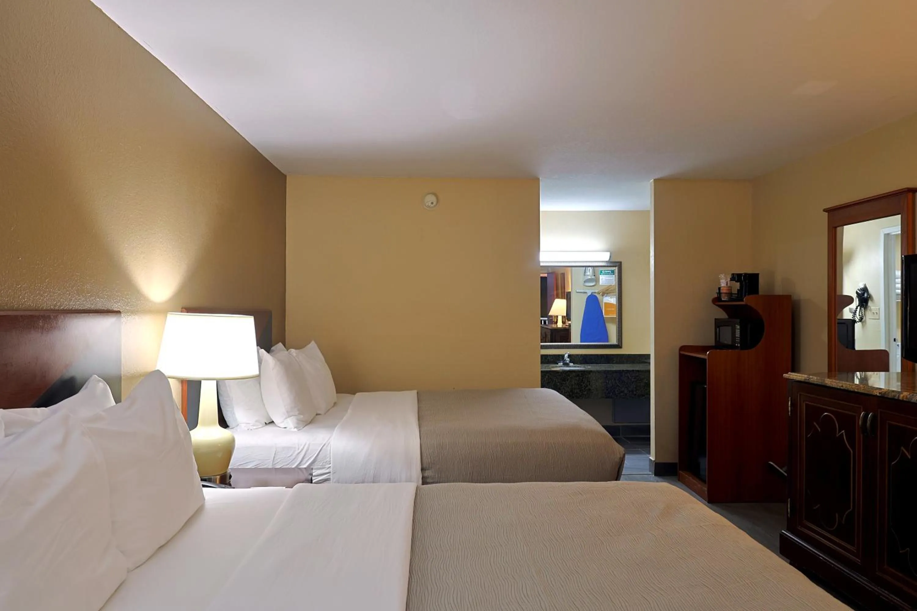 Bed in Quality Inn Kennedy Space Center