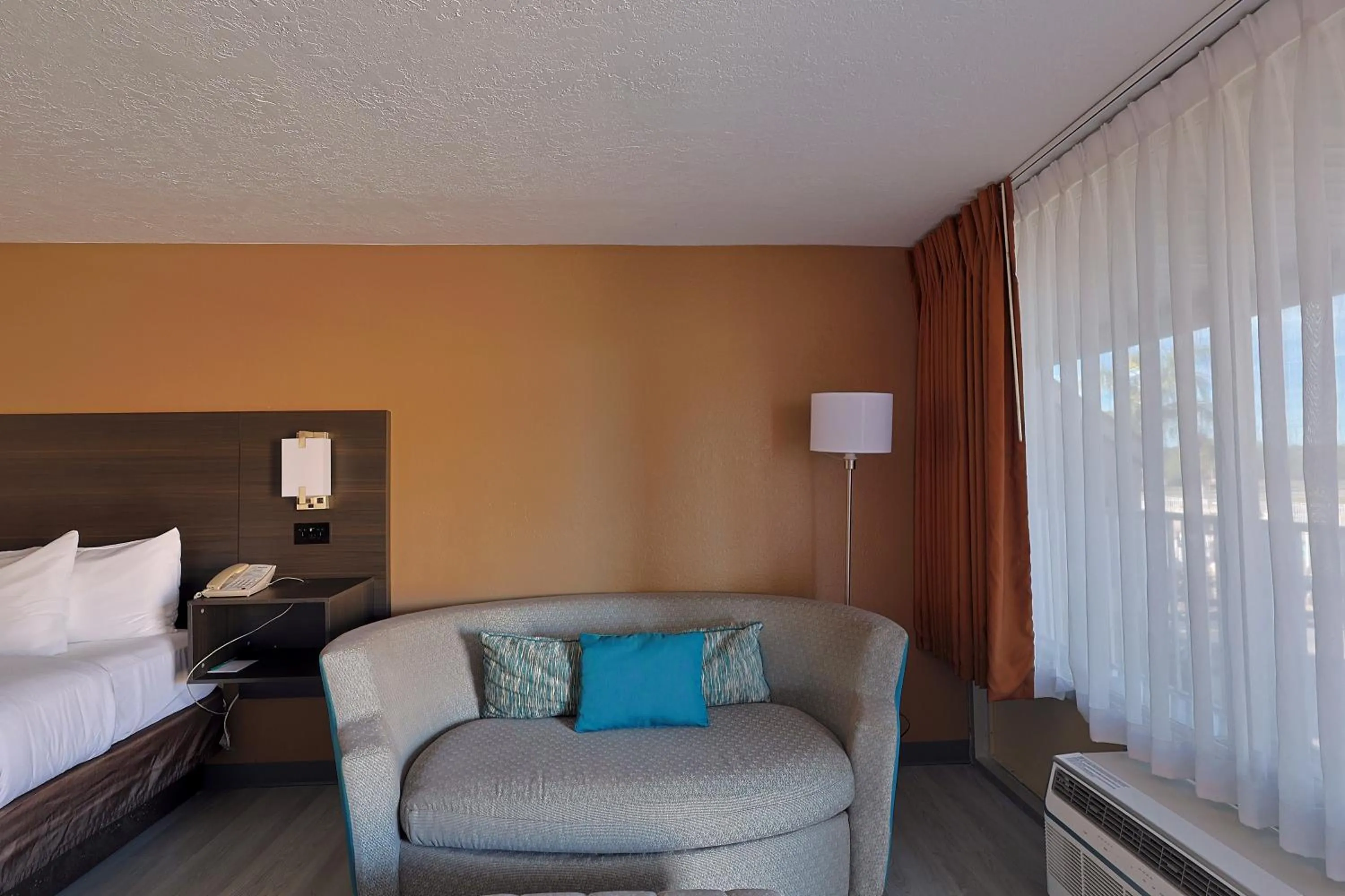 Bed in Quality Inn Kennedy Space Center