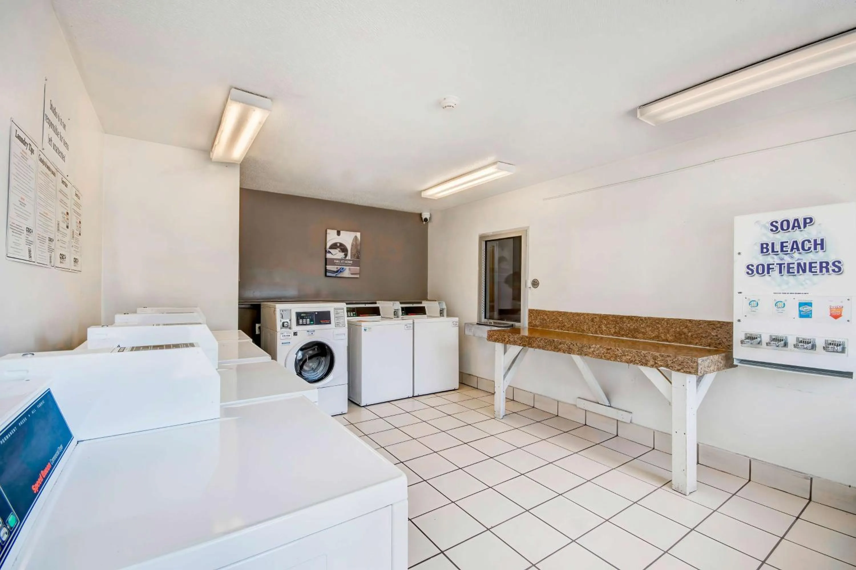 Property building in Studio 6-Ocean Springs, MS