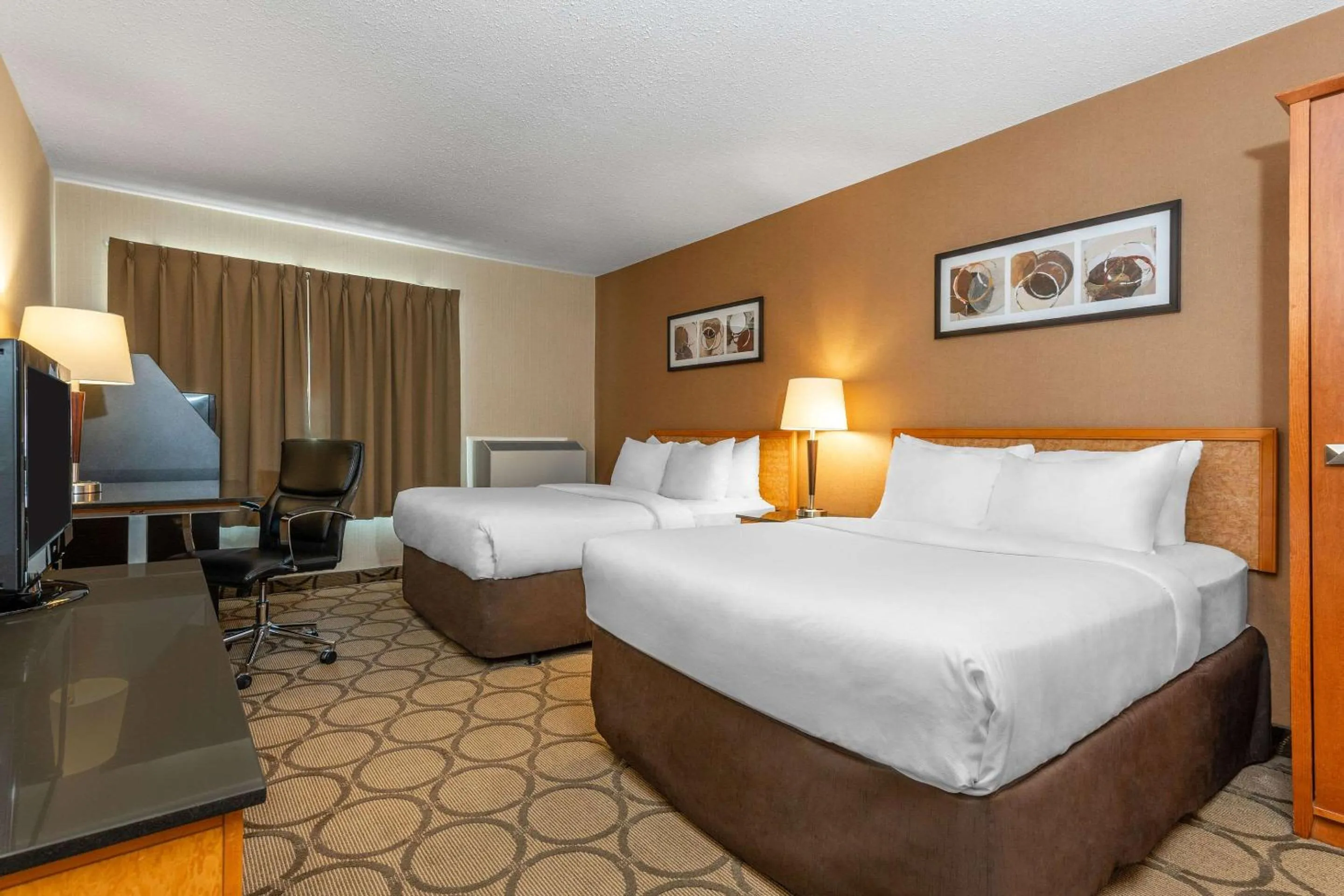 Photo of the whole room, Bed in Comfort Inn