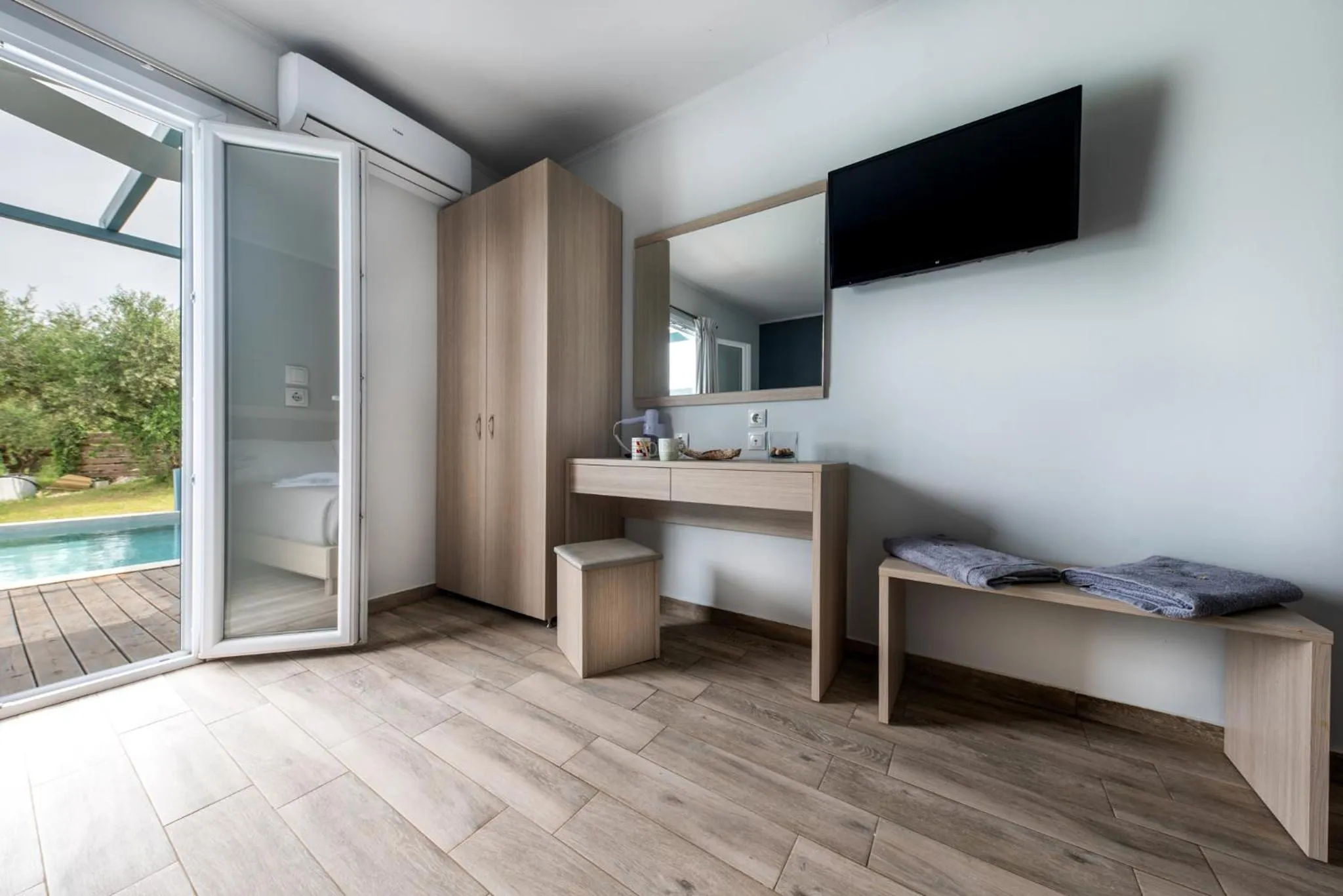 TV and multimedia in Zante Calinica Hotel