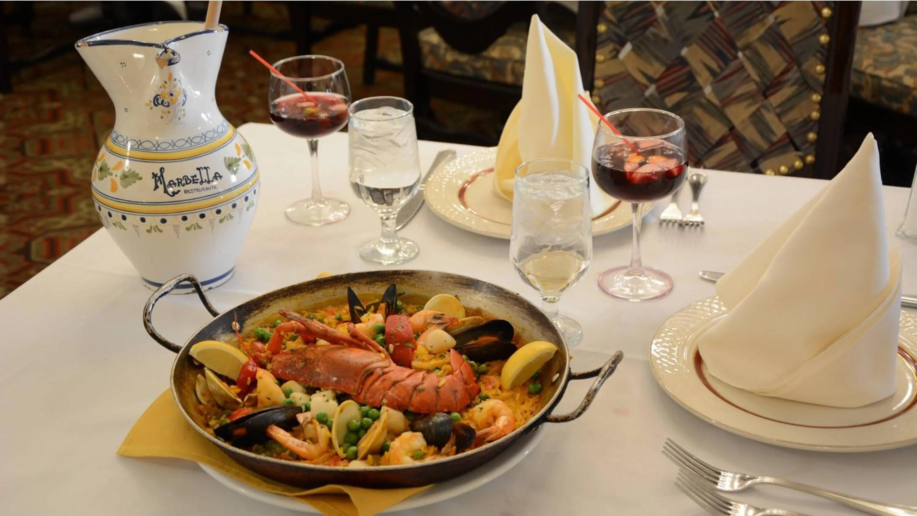 Restaurant/places to eat in Adria Hotel and Conference Center