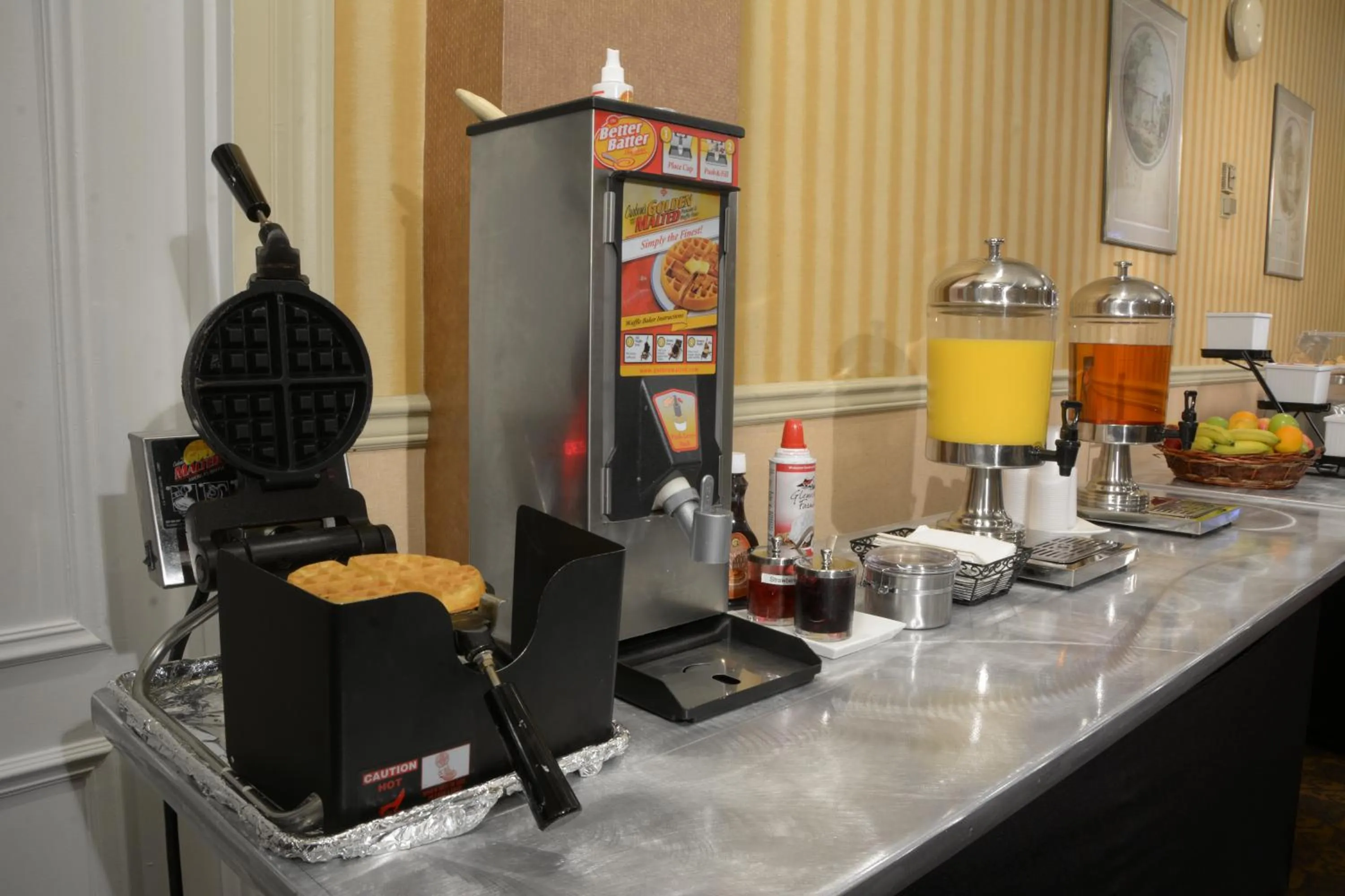 Continental breakfast in Adria Hotel and Conference Center