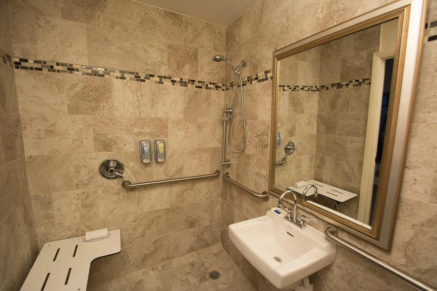 Shower in Adria Hotel and Conference Center