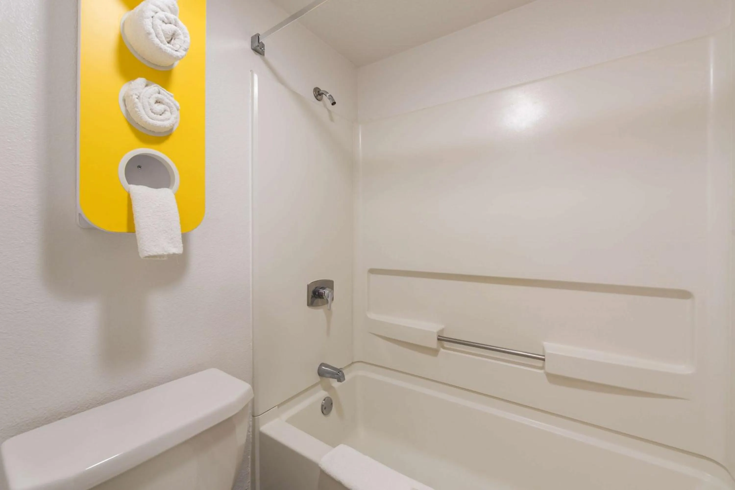 Bathroom in Motel 6-Saint Paul, MN - I-94