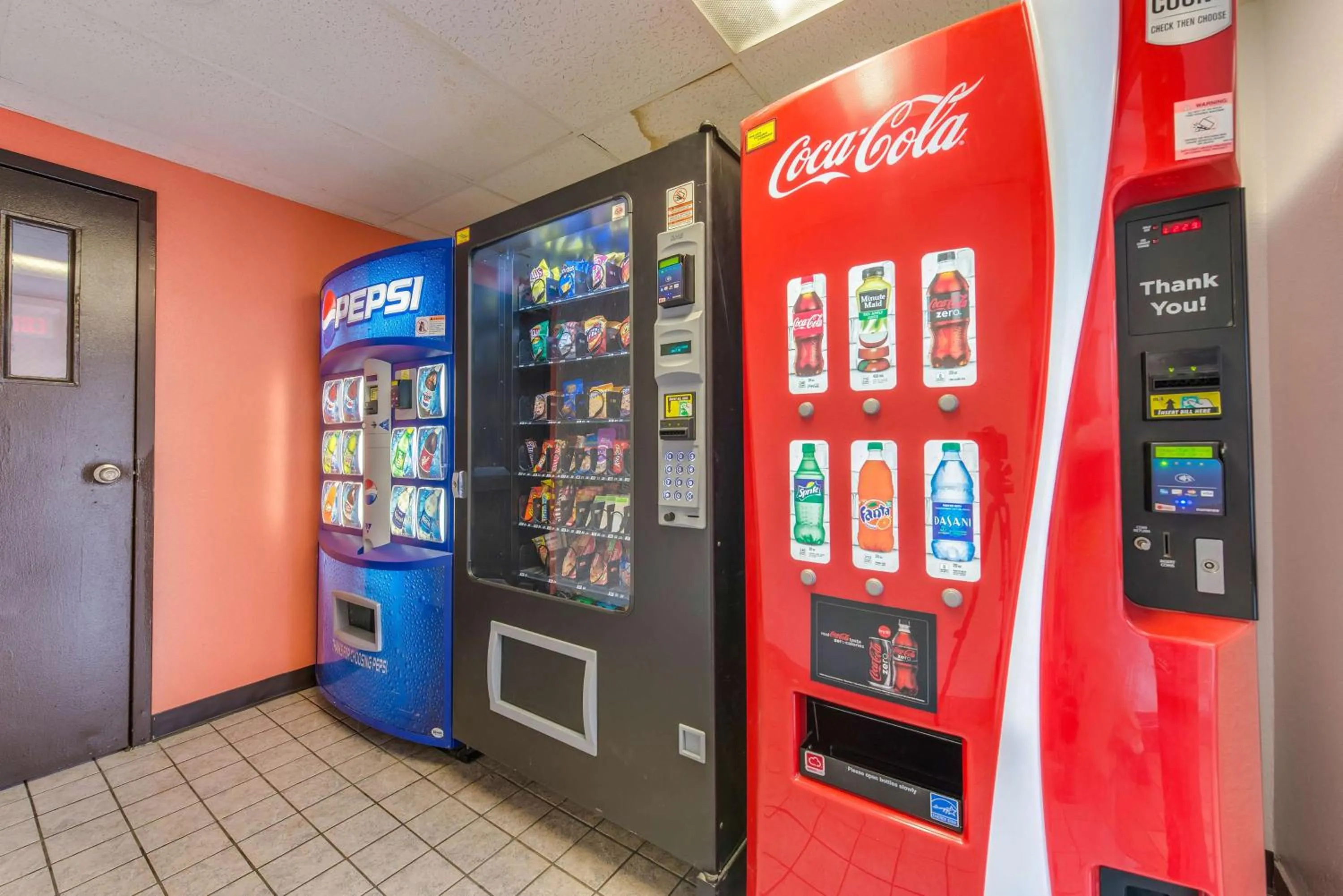 Property building in Motel 6-Saint Paul, MN - I-94