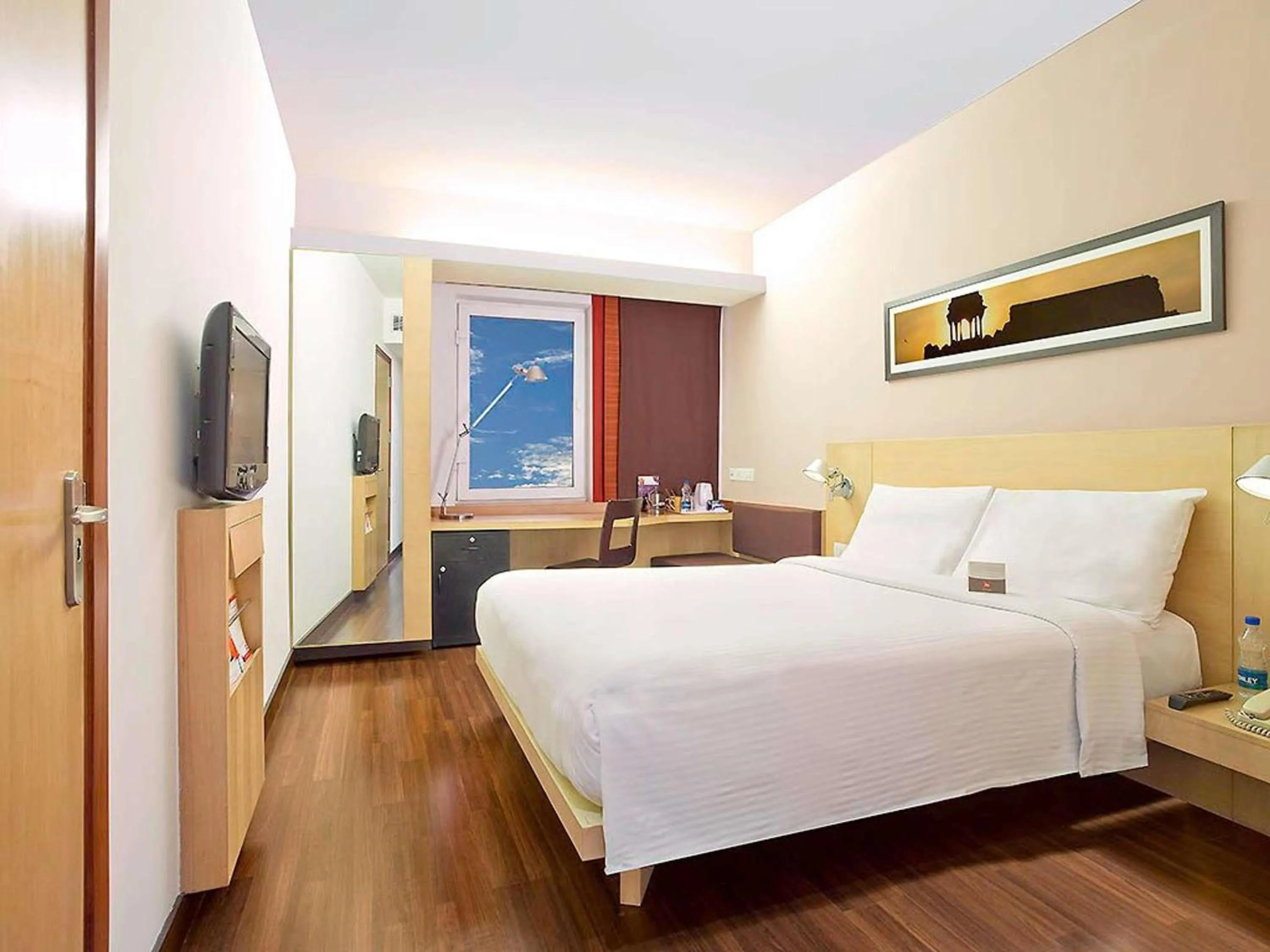 Bedroom, Bed in ibis Gurgaon Golf Course Road - An Accor Brand