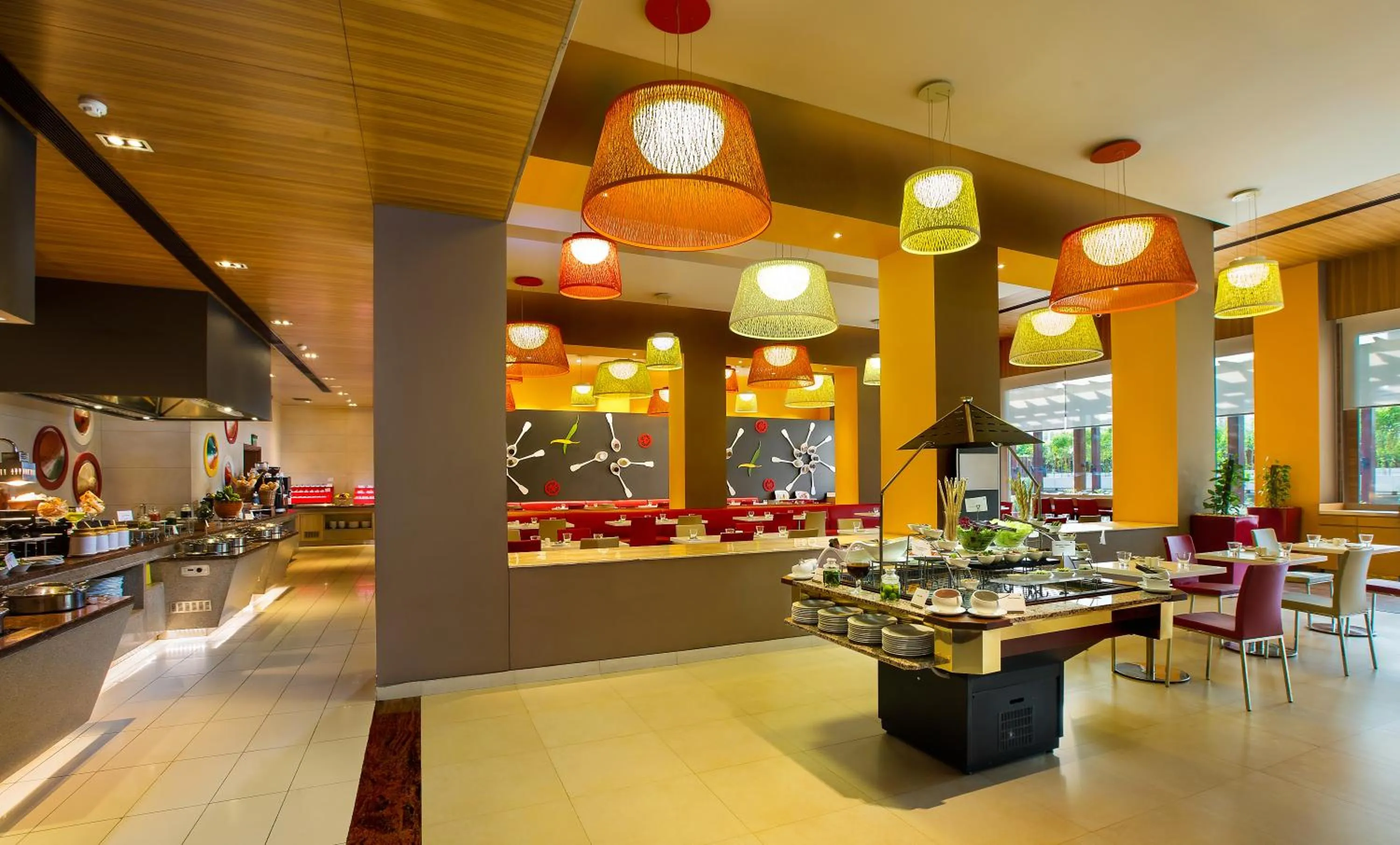 Restaurant/places to eat in ibis Gurgaon Golf Course Road - An Accor Brand