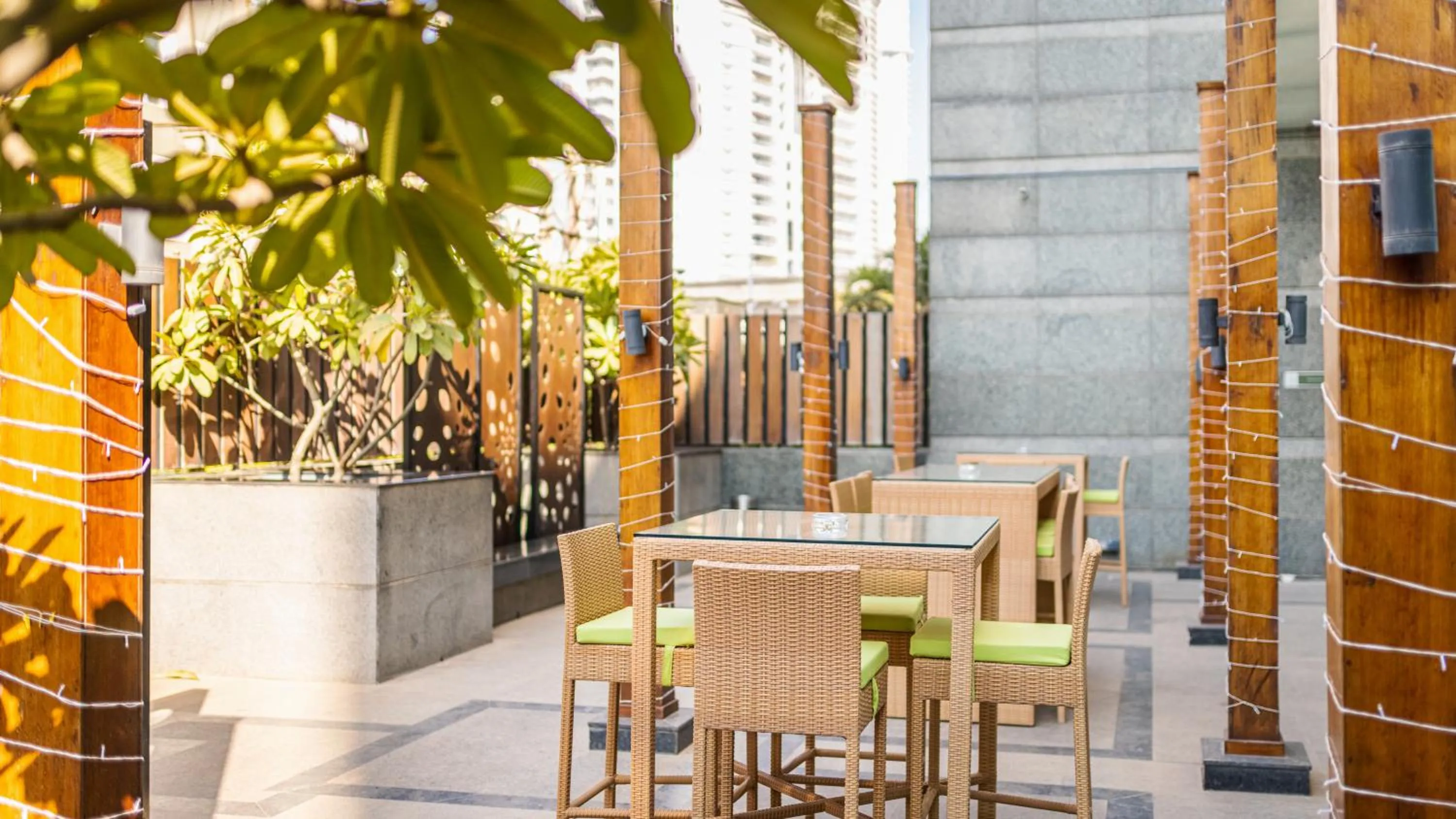 Restaurant/places to eat in ibis Gurgaon Golf Course Road - An Accor Brand