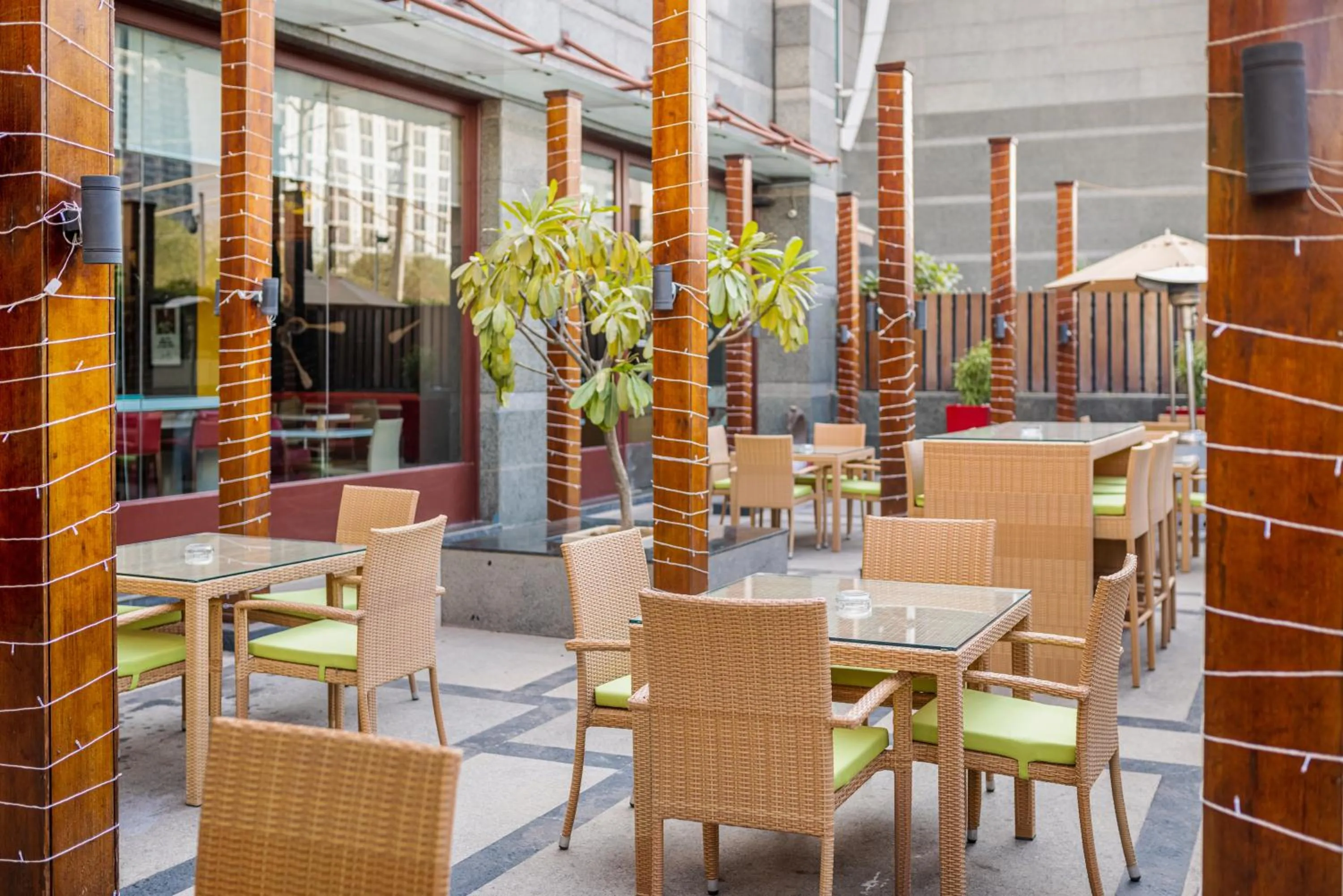 Restaurant/places to eat in ibis Gurgaon Golf Course Road - An Accor Brand