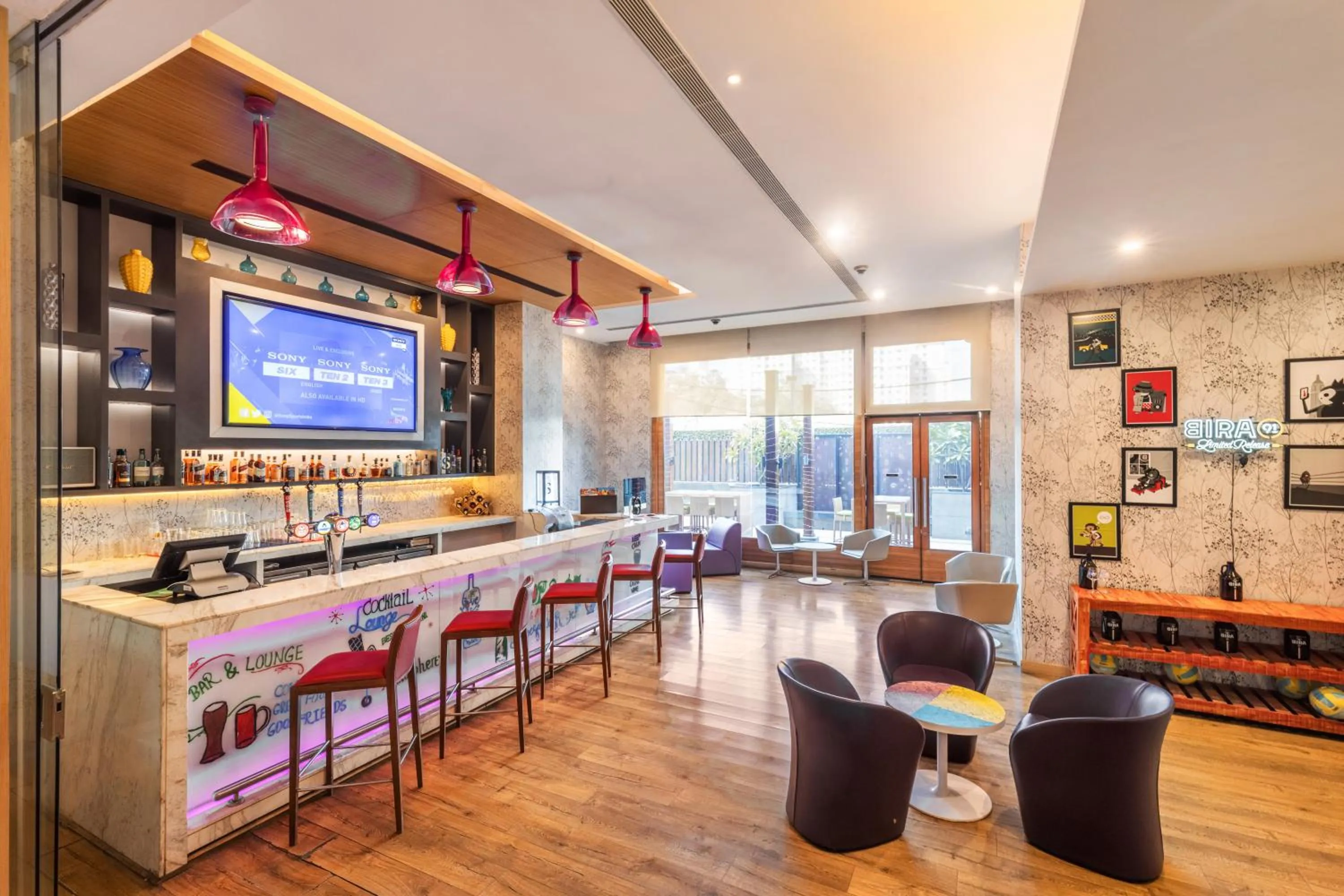 Lounge or bar in ibis Gurgaon Golf Course Road - An Accor Brand
