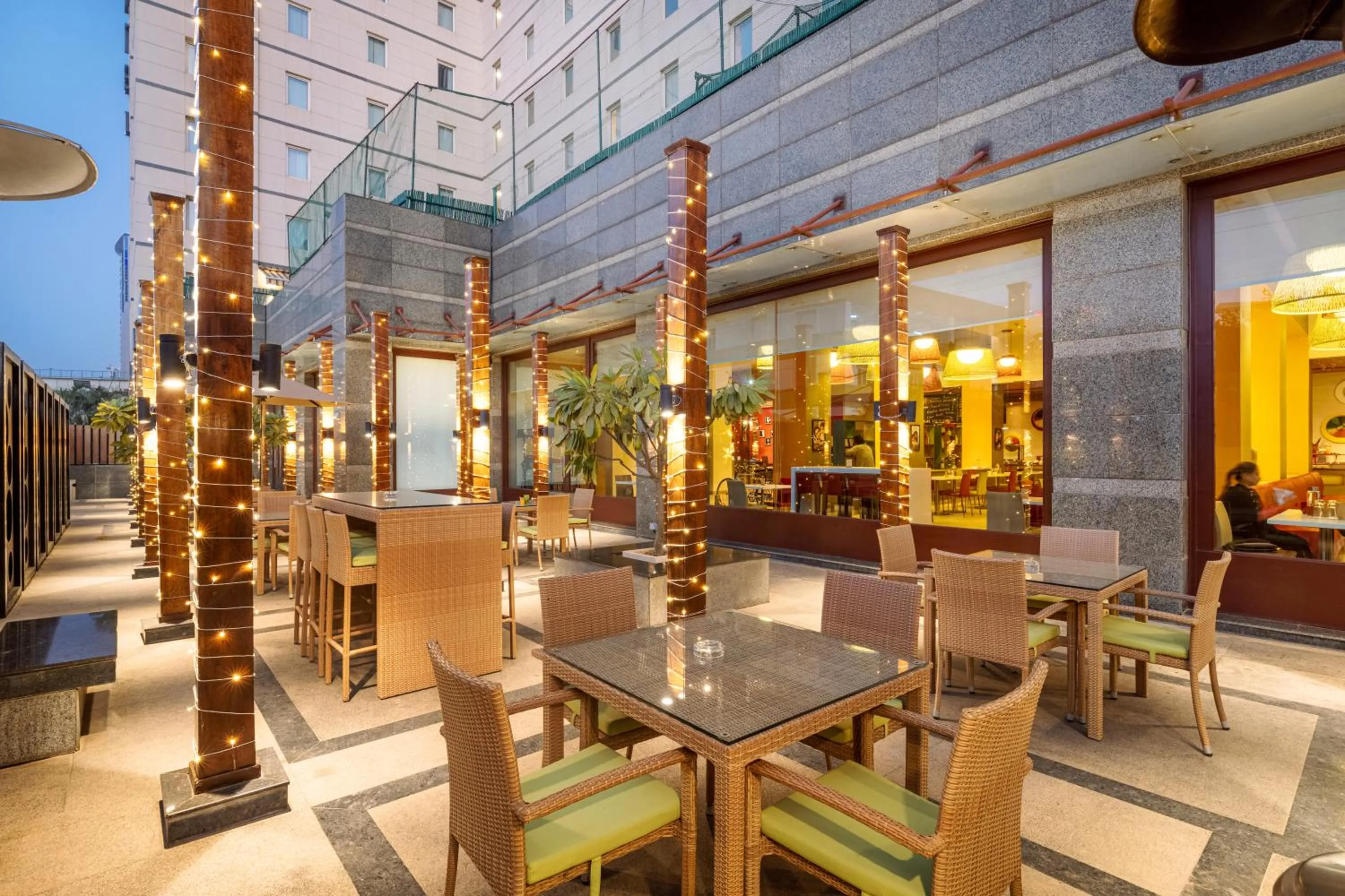 Restaurant/places to eat in ibis Gurgaon Golf Course Road - An Accor Brand