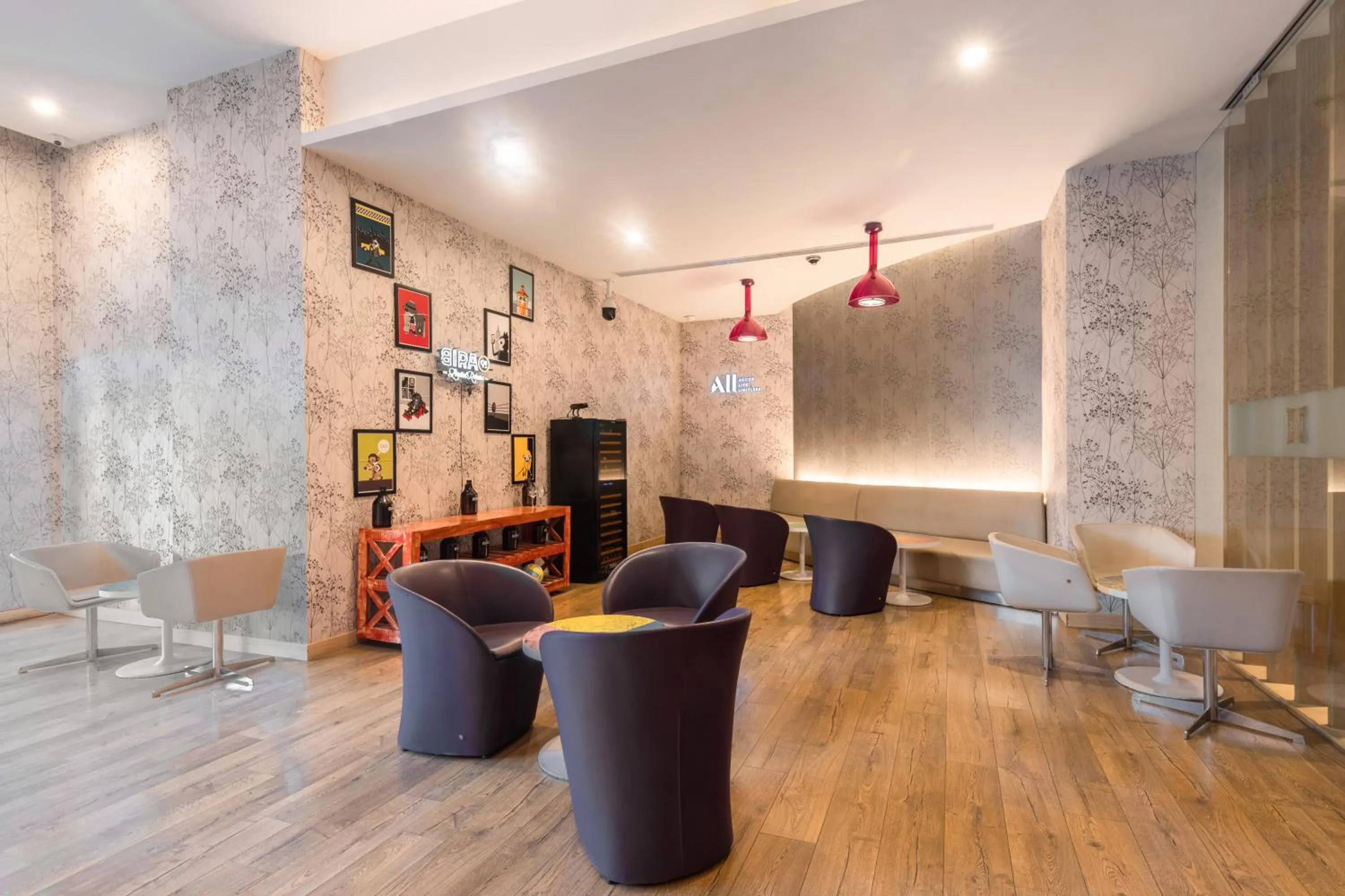 Lounge or bar in ibis Gurgaon Golf Course Road - An Accor Brand