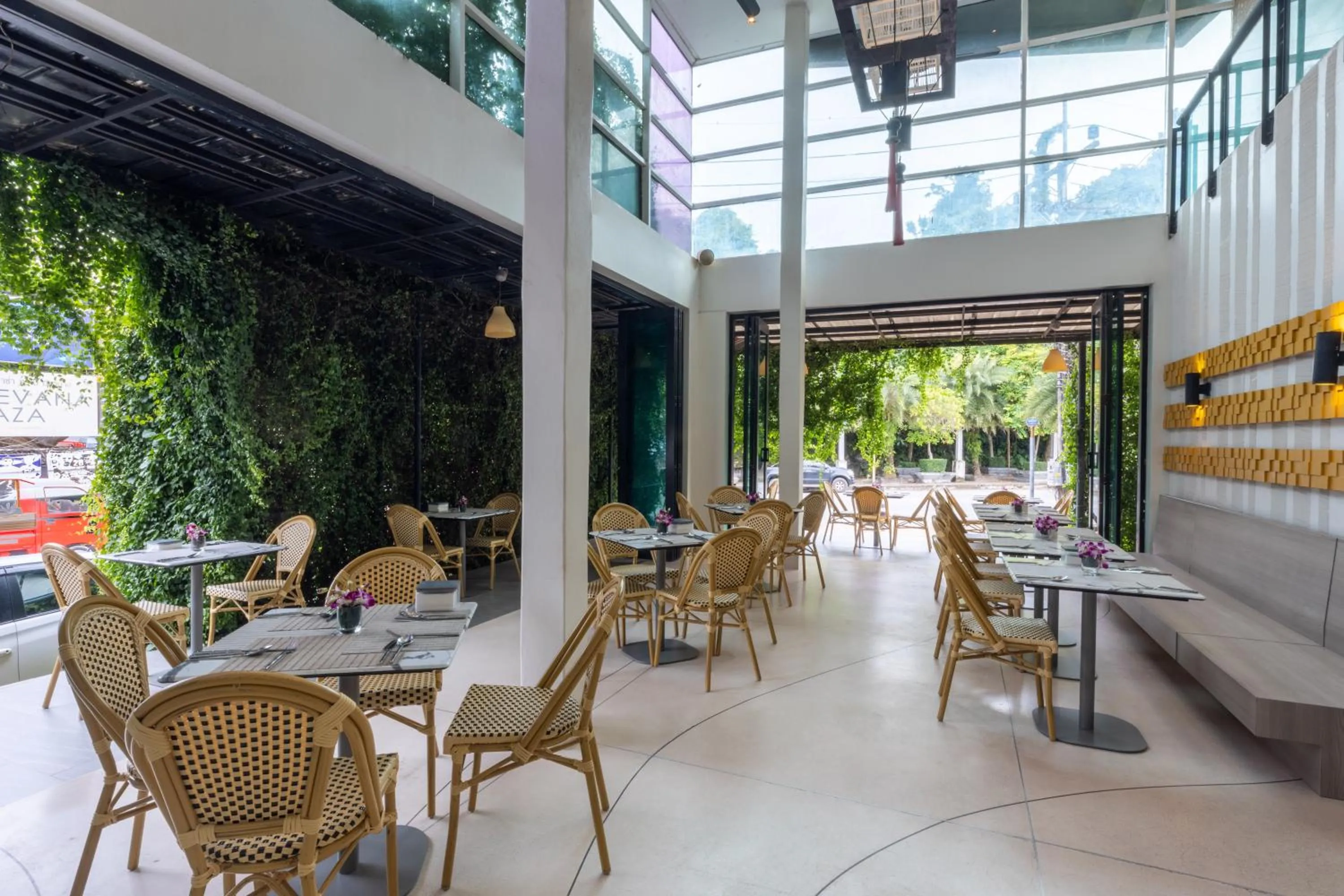 Restaurant/places to eat in Navinda Krabi