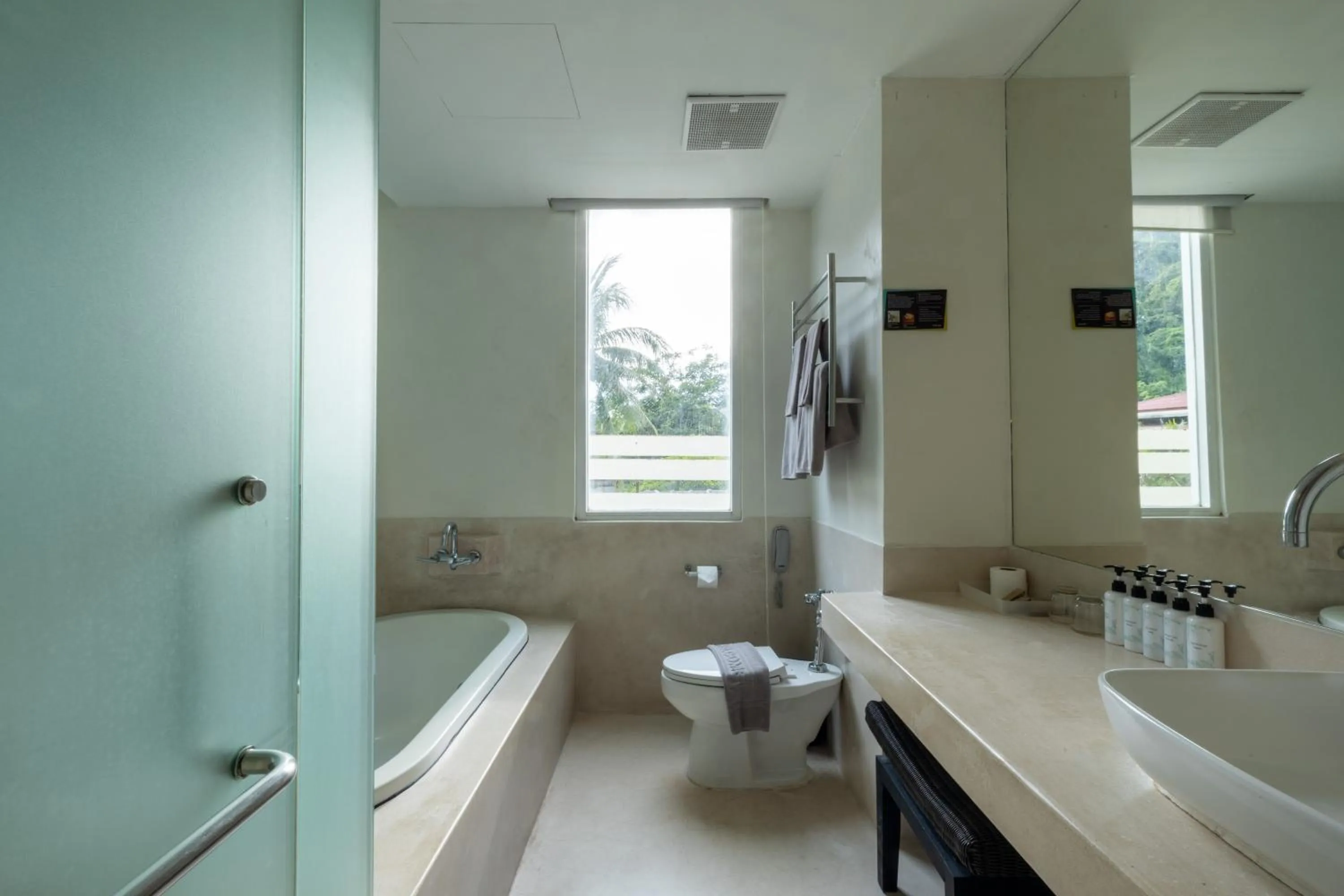 Toilet in Navinda Krabi