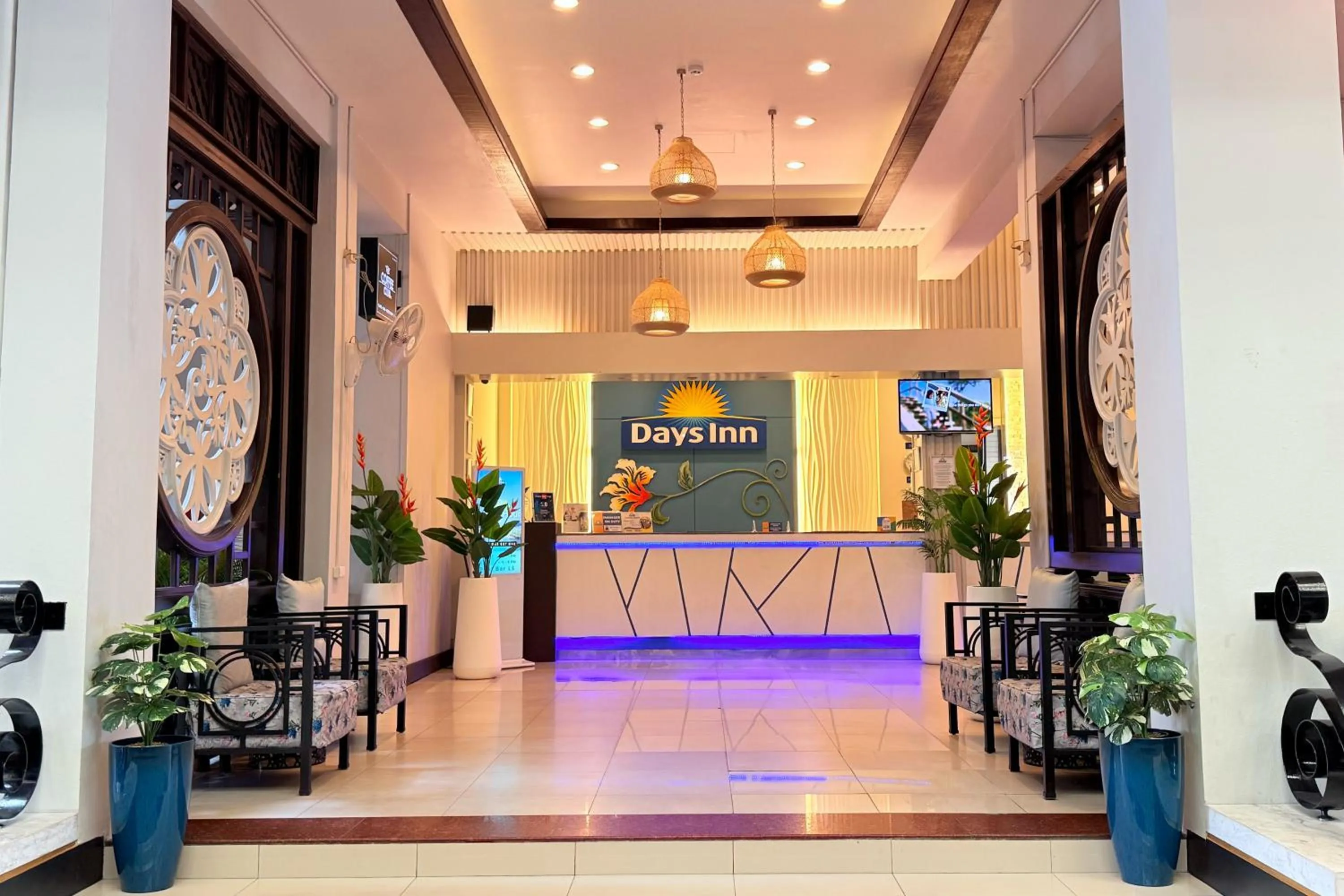 Lobby or reception in Days Inn by Wyndham Patong Beach
