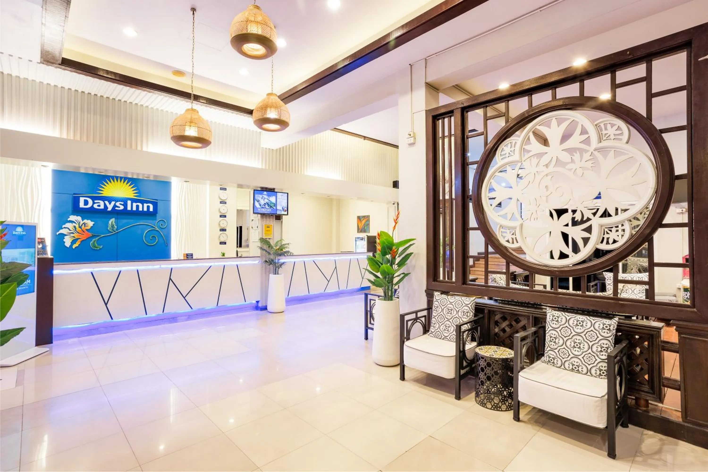 Lobby or reception in Days Inn by Wyndham Patong Beach