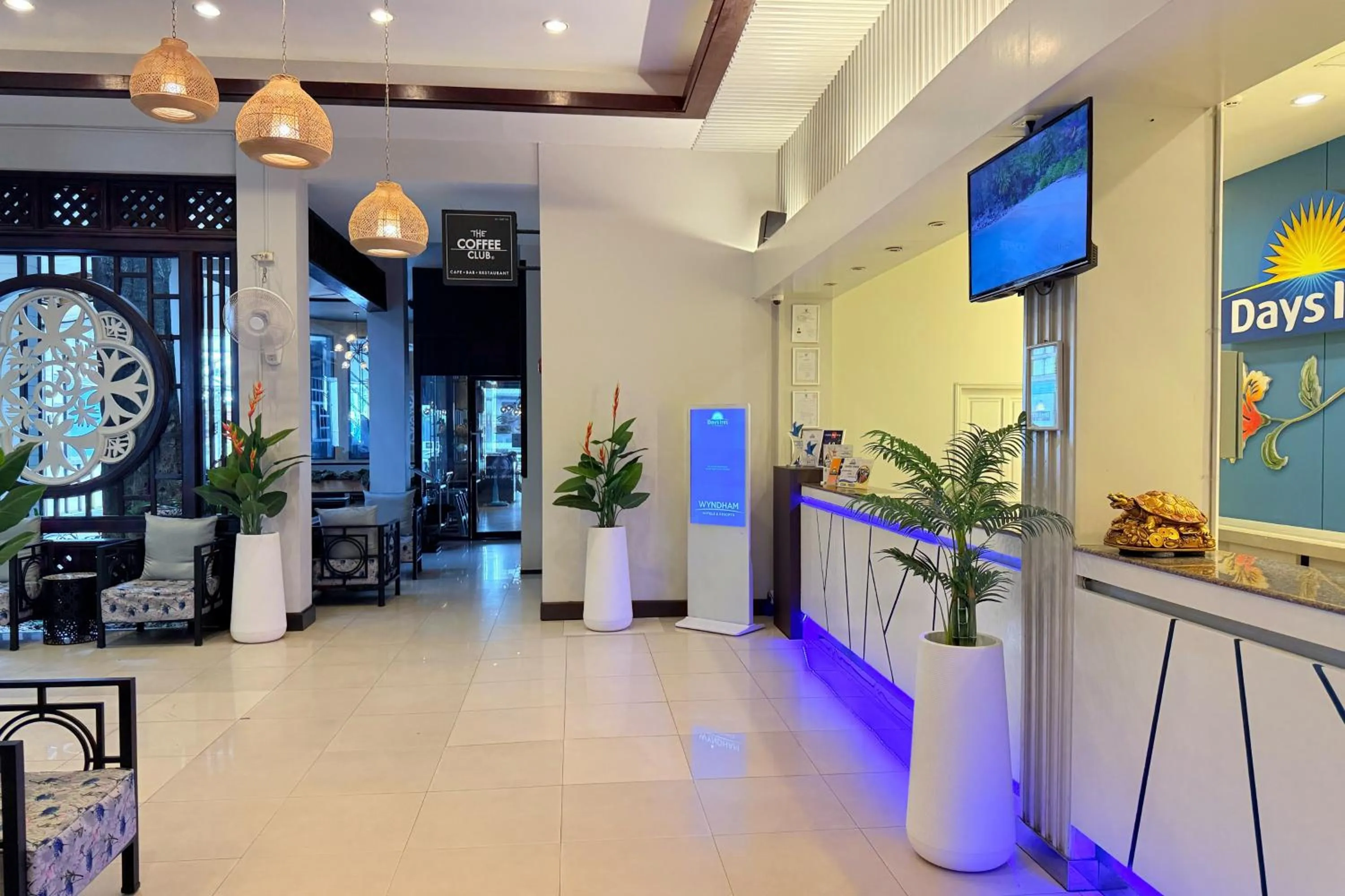 Lobby or reception in Days Inn by Wyndham Patong Beach